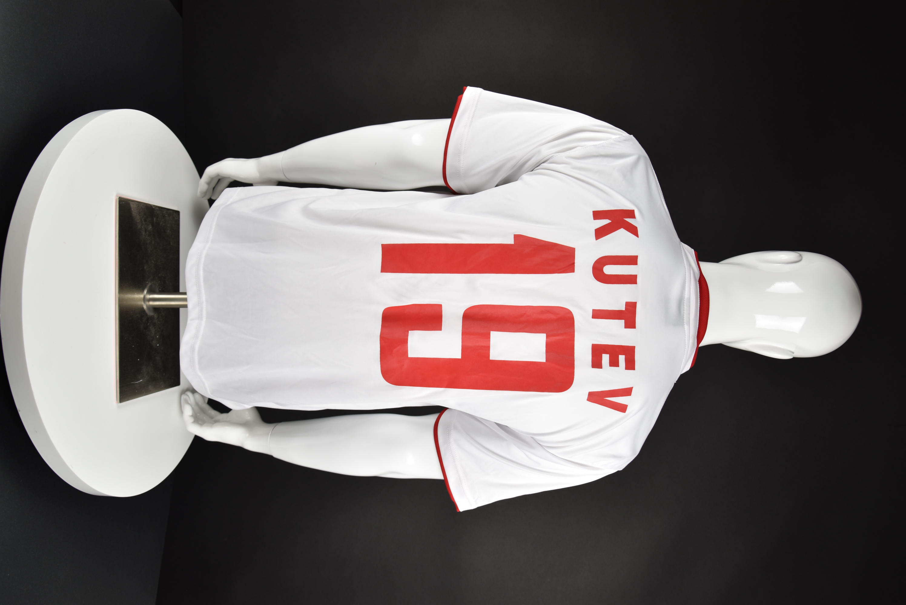 Даниел Кутев back photo