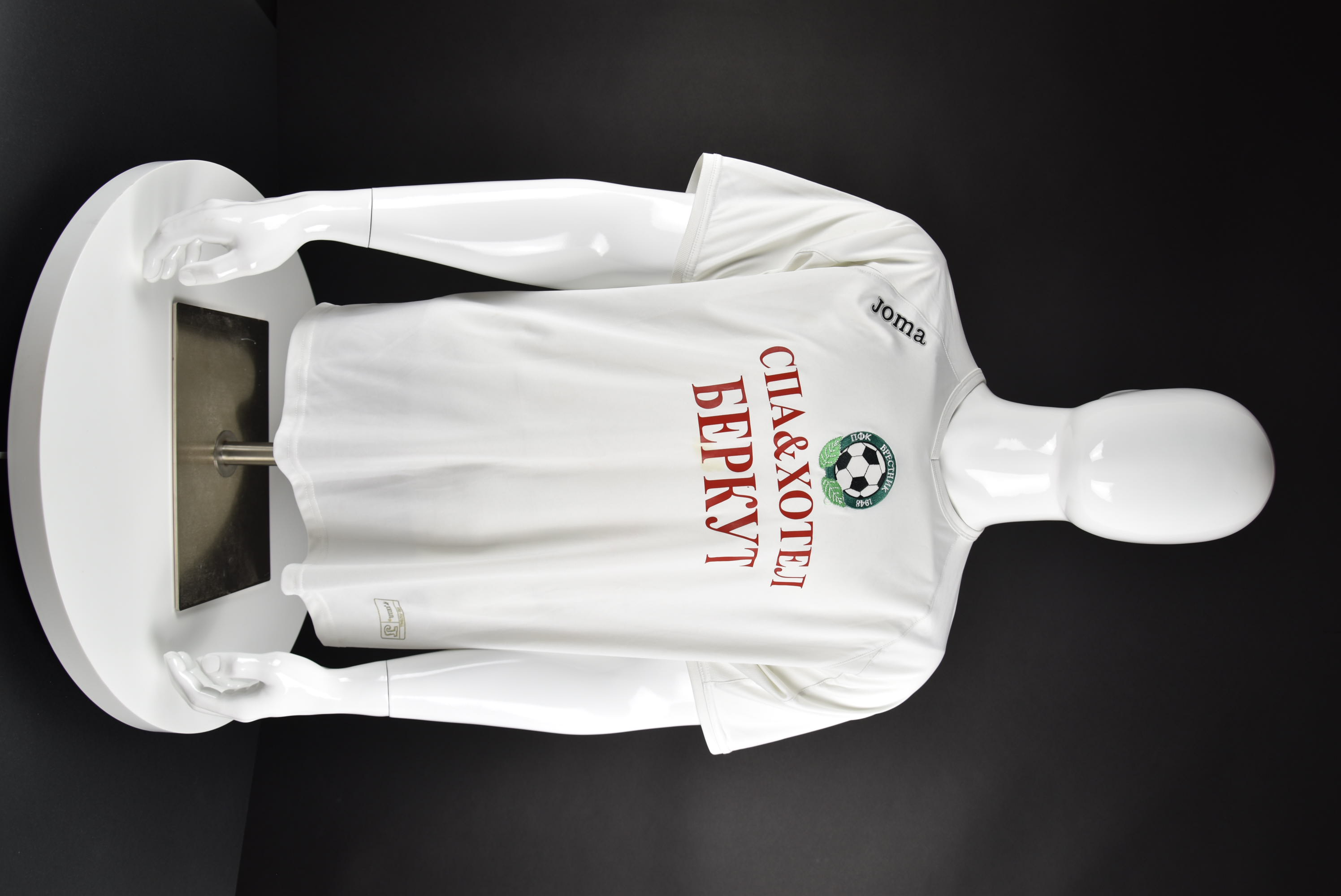 Неизвестен front photo