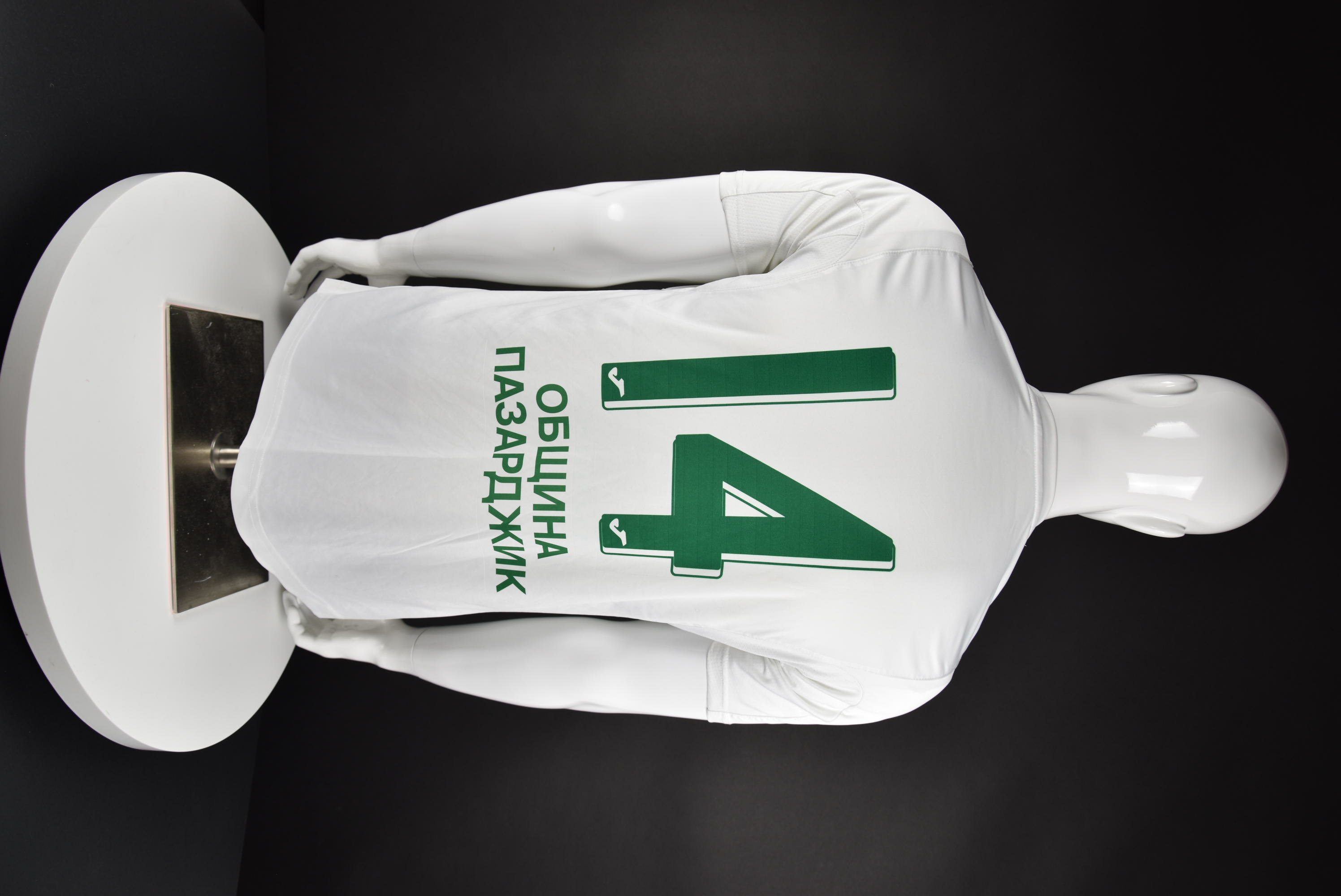 Неизвестен back photo