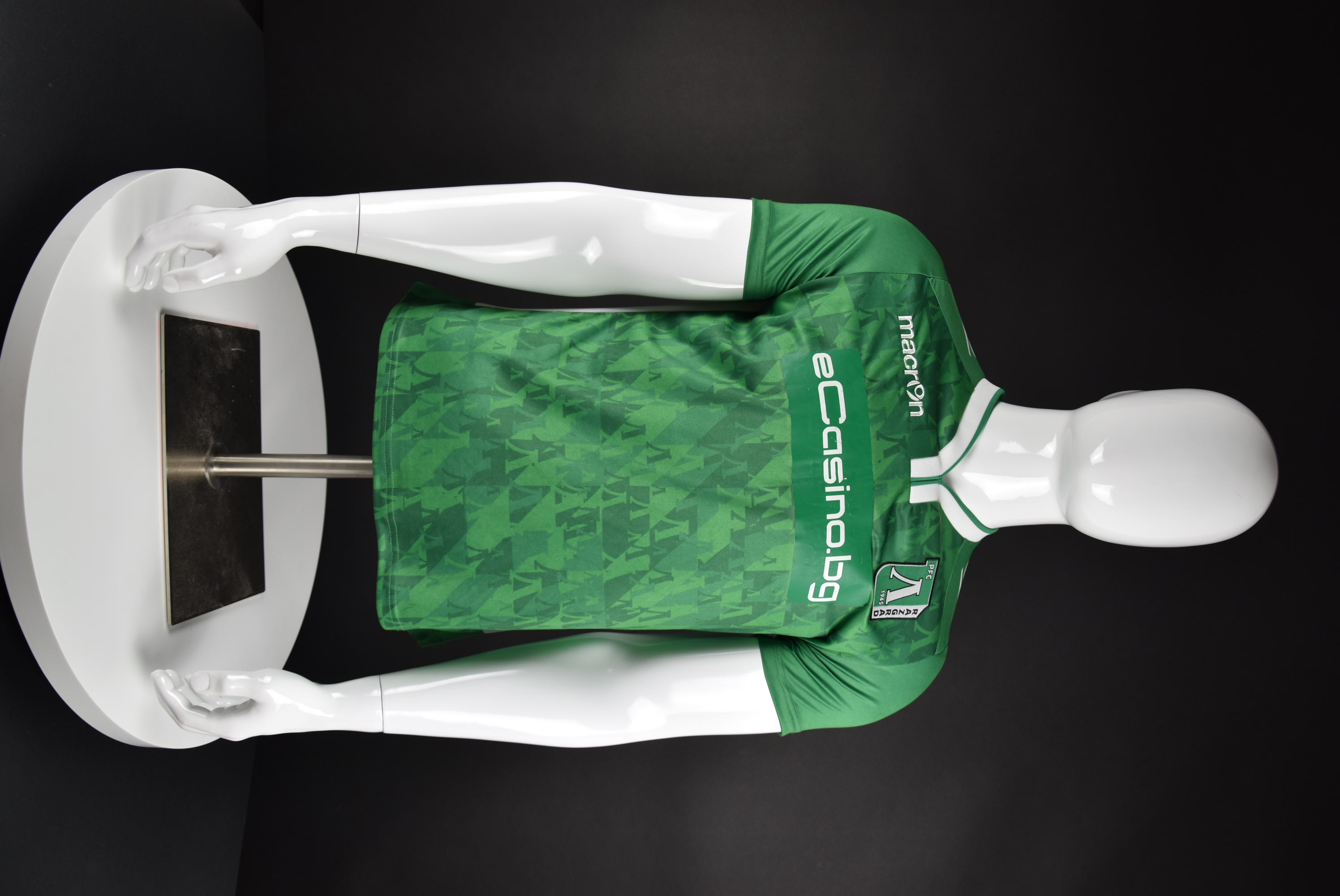 Жуниор Кайсара front photo