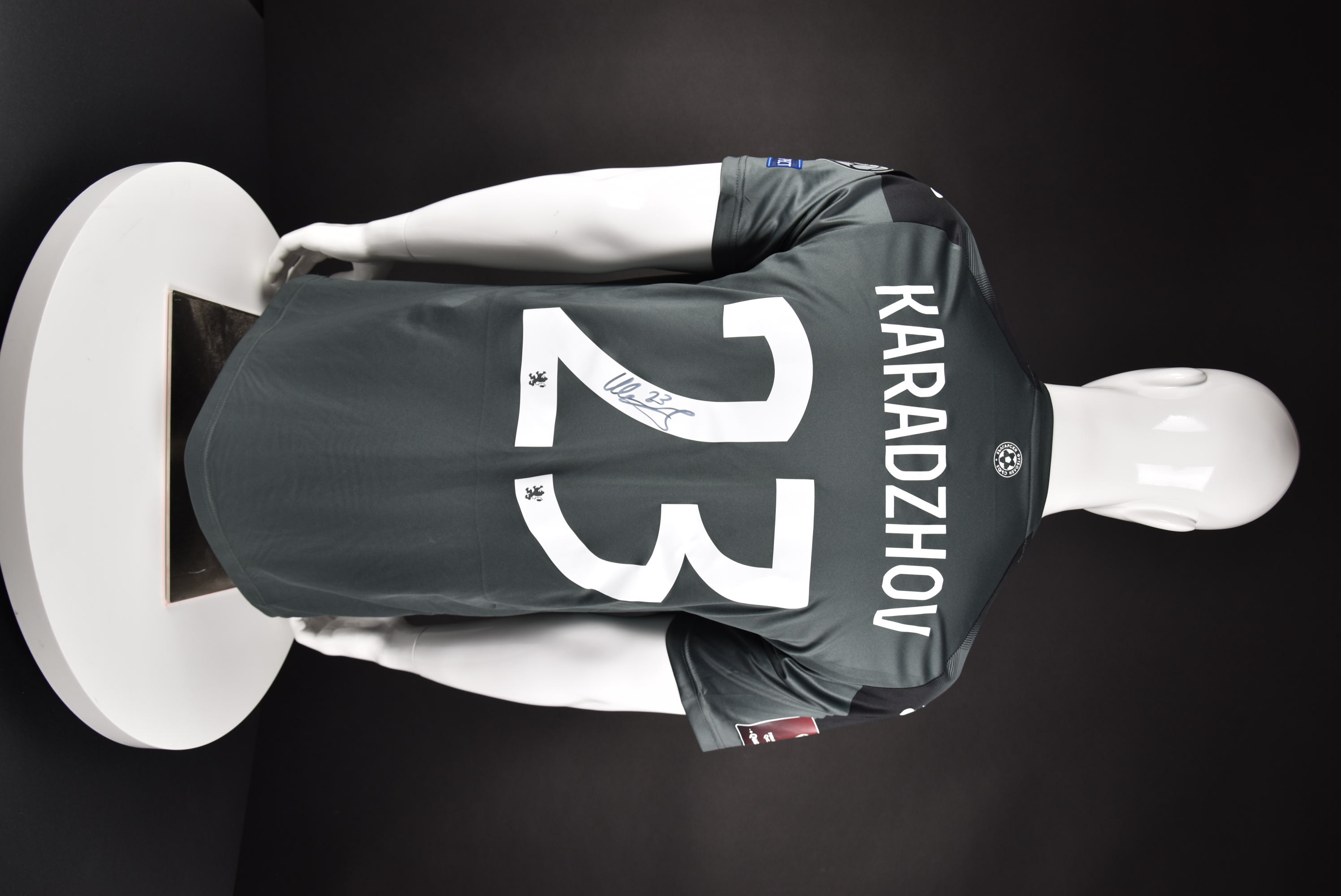 Иван Караджов back photo