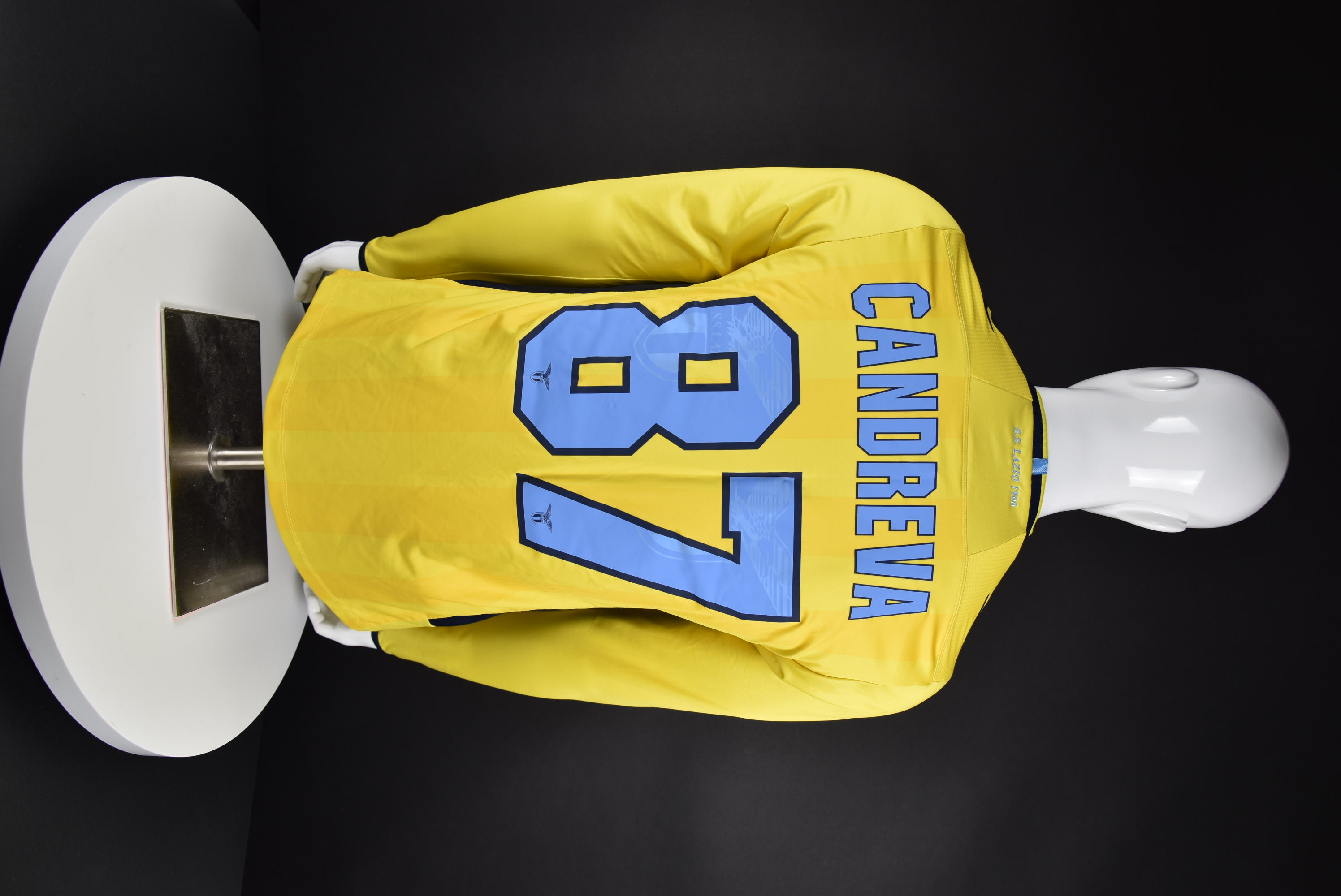 Антонио Кандрева back photo