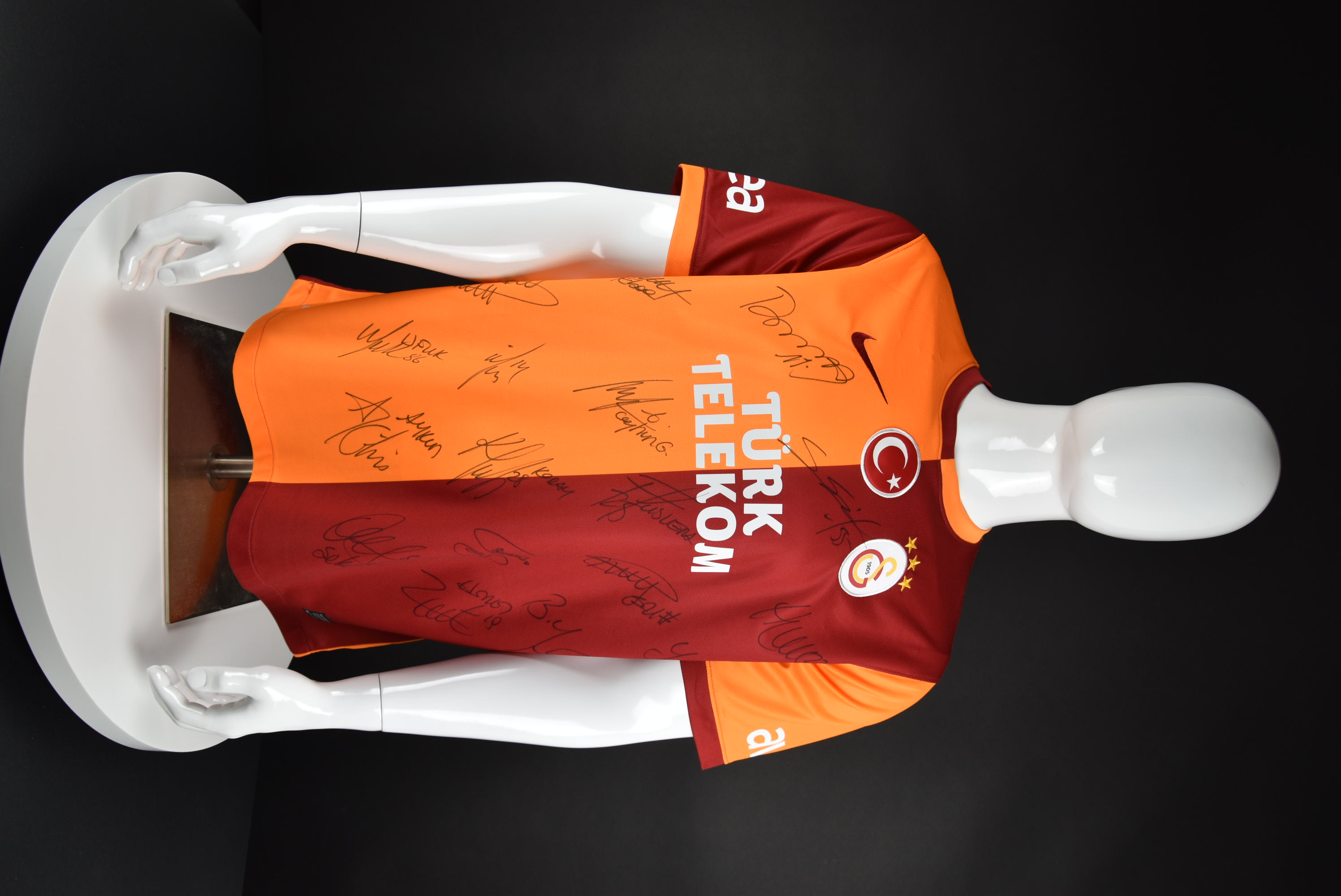 Дидие Дрогба front photo