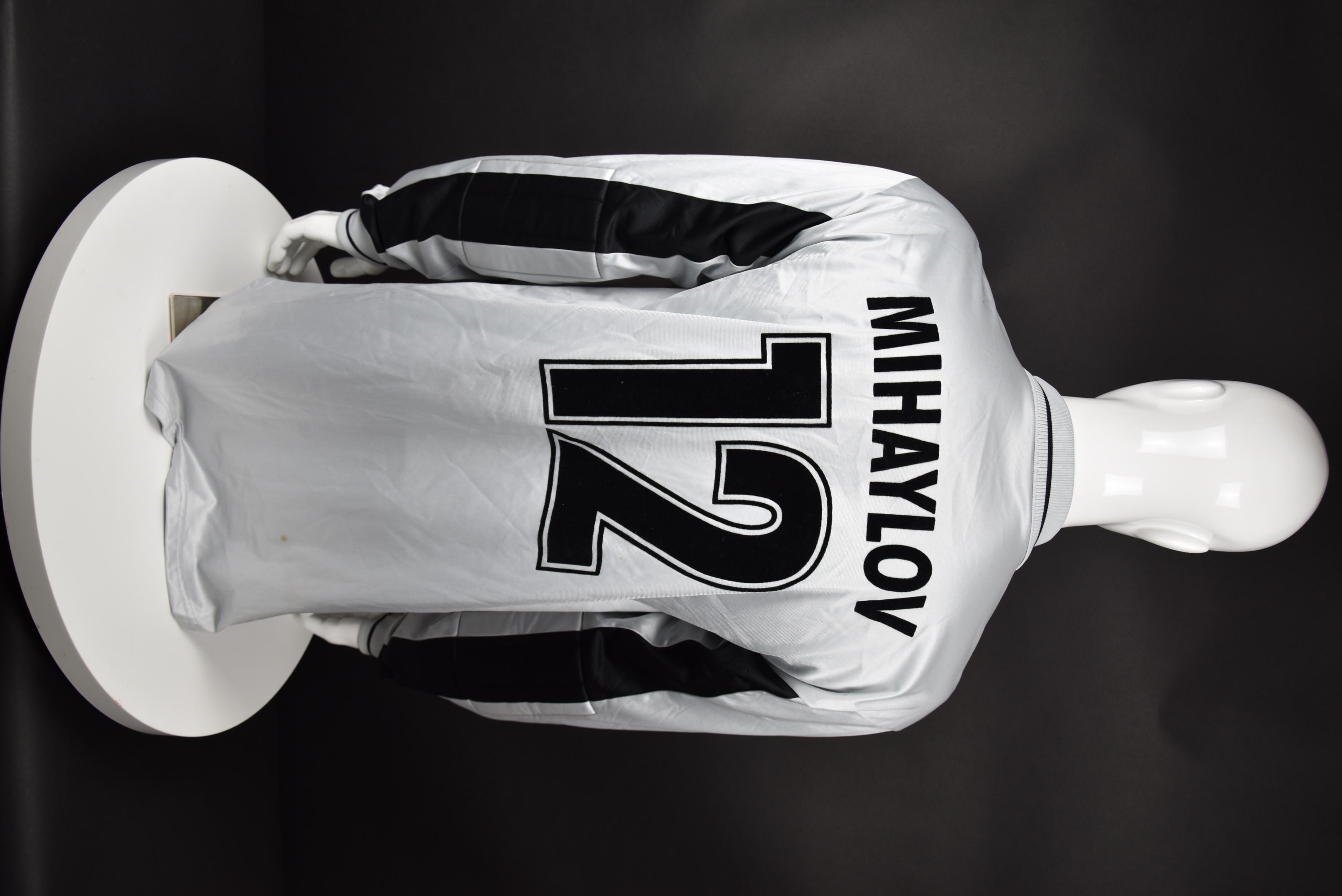 Борислав Михайлов back photo