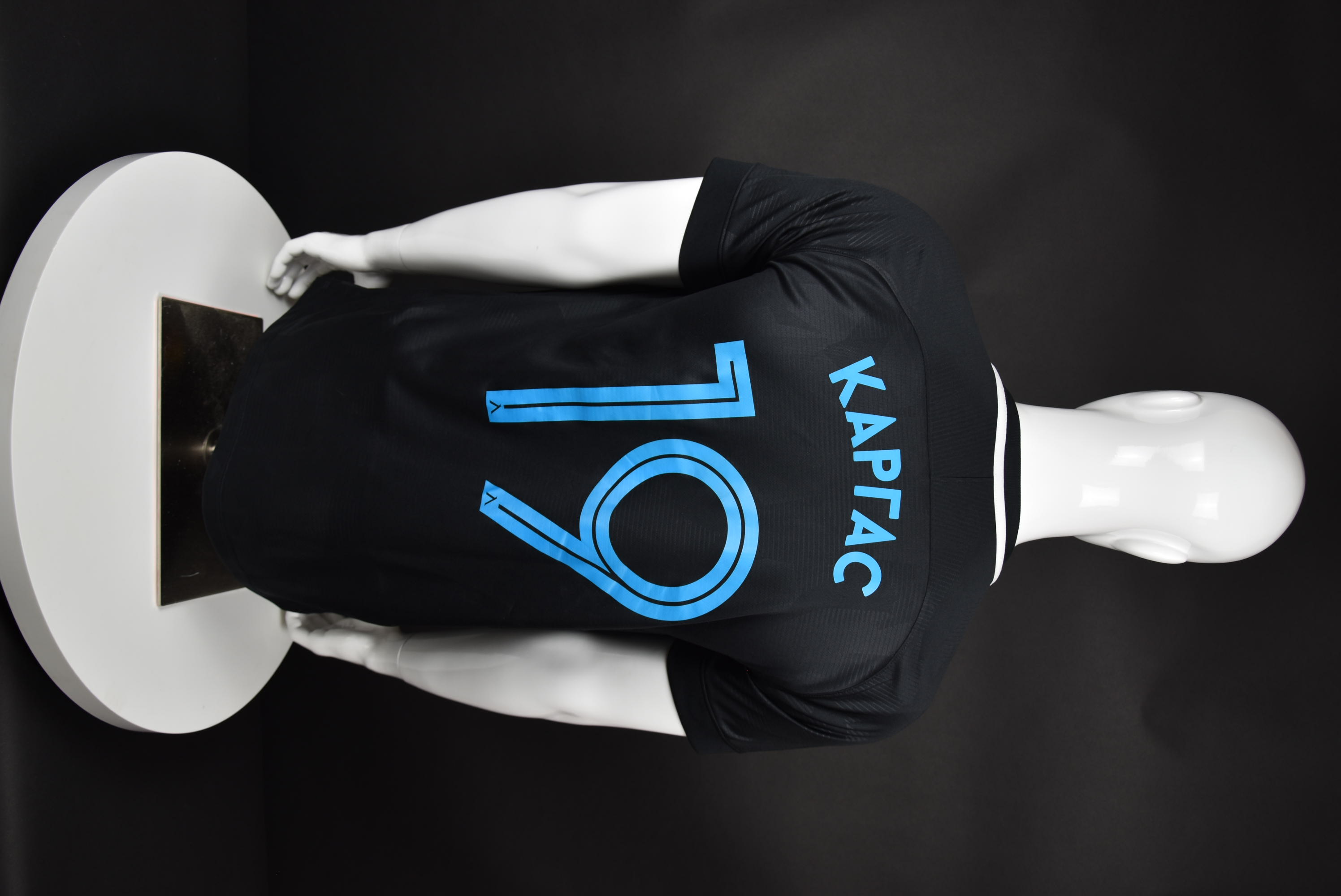 Янис Каргас back photo