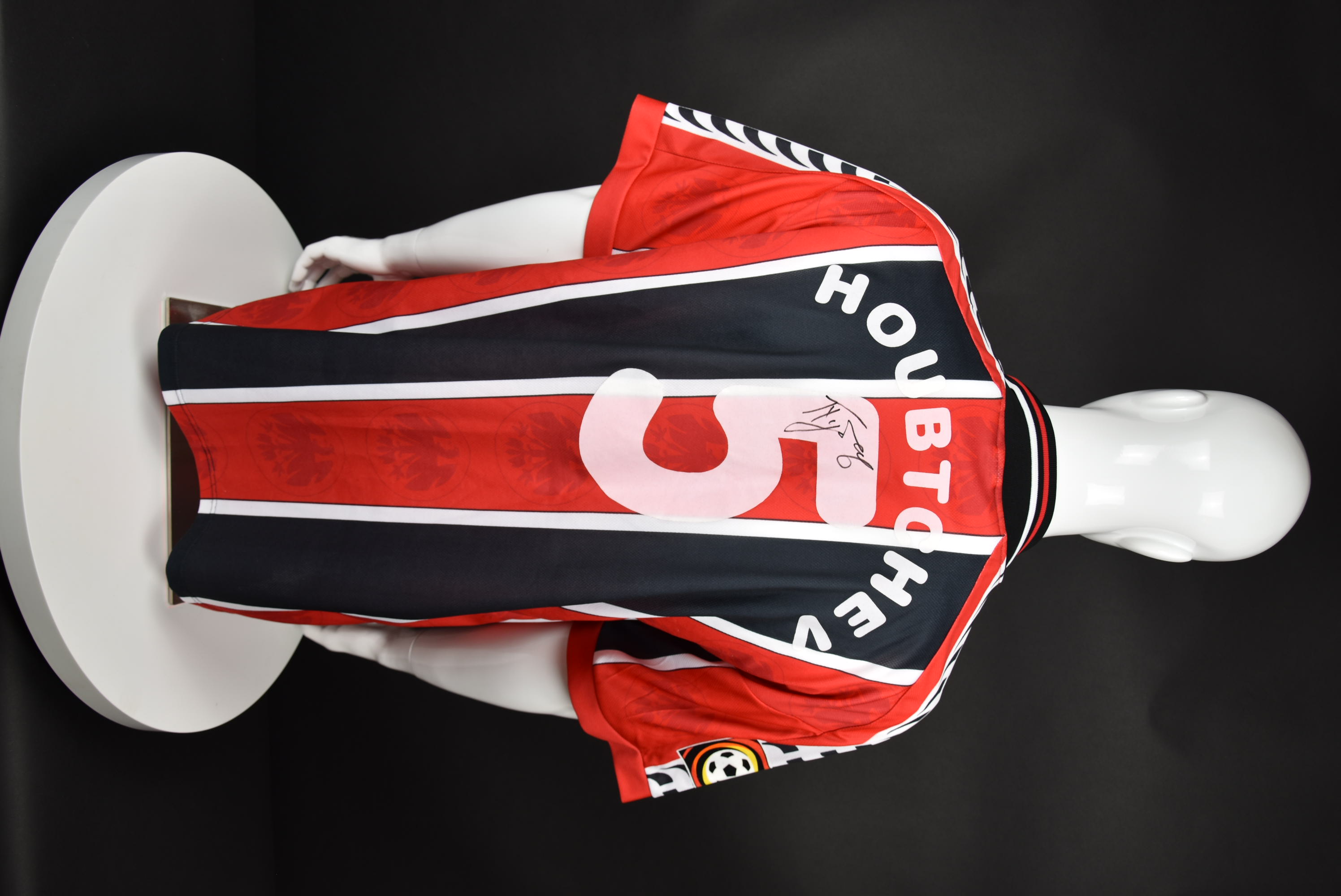 Петър Хубчев back photo