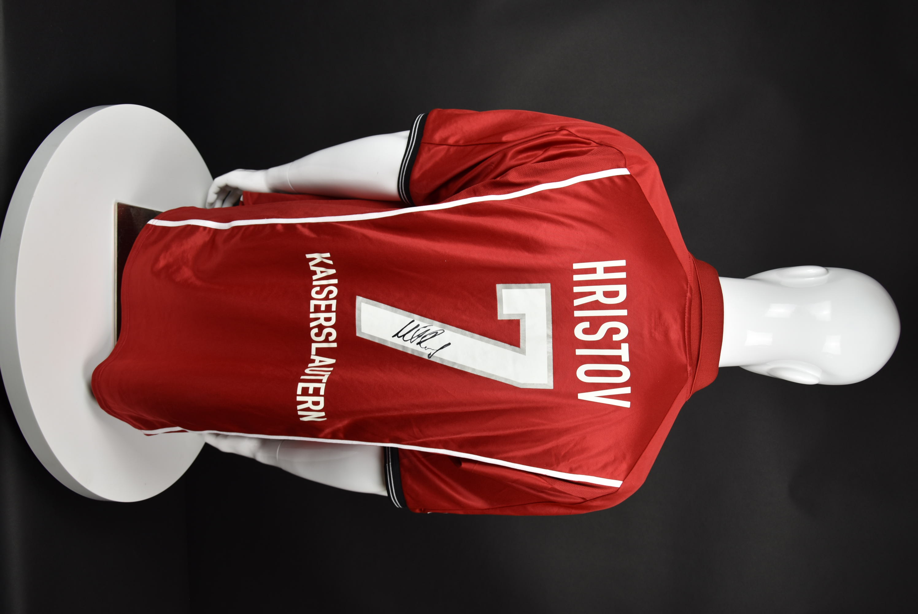 Мариян Христов back photo