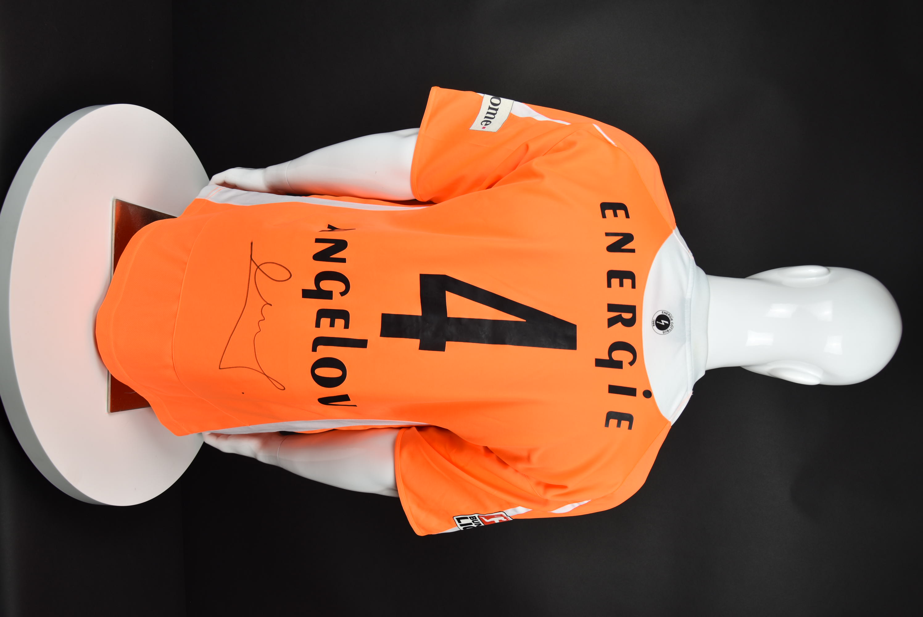 Станислав Ангелов back photo