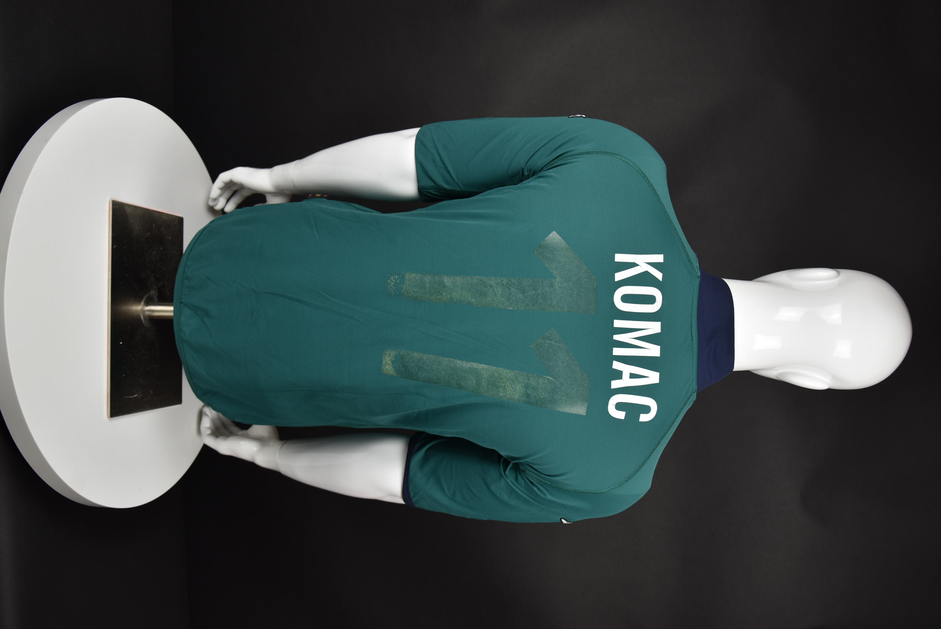 Андрей Комач back photo