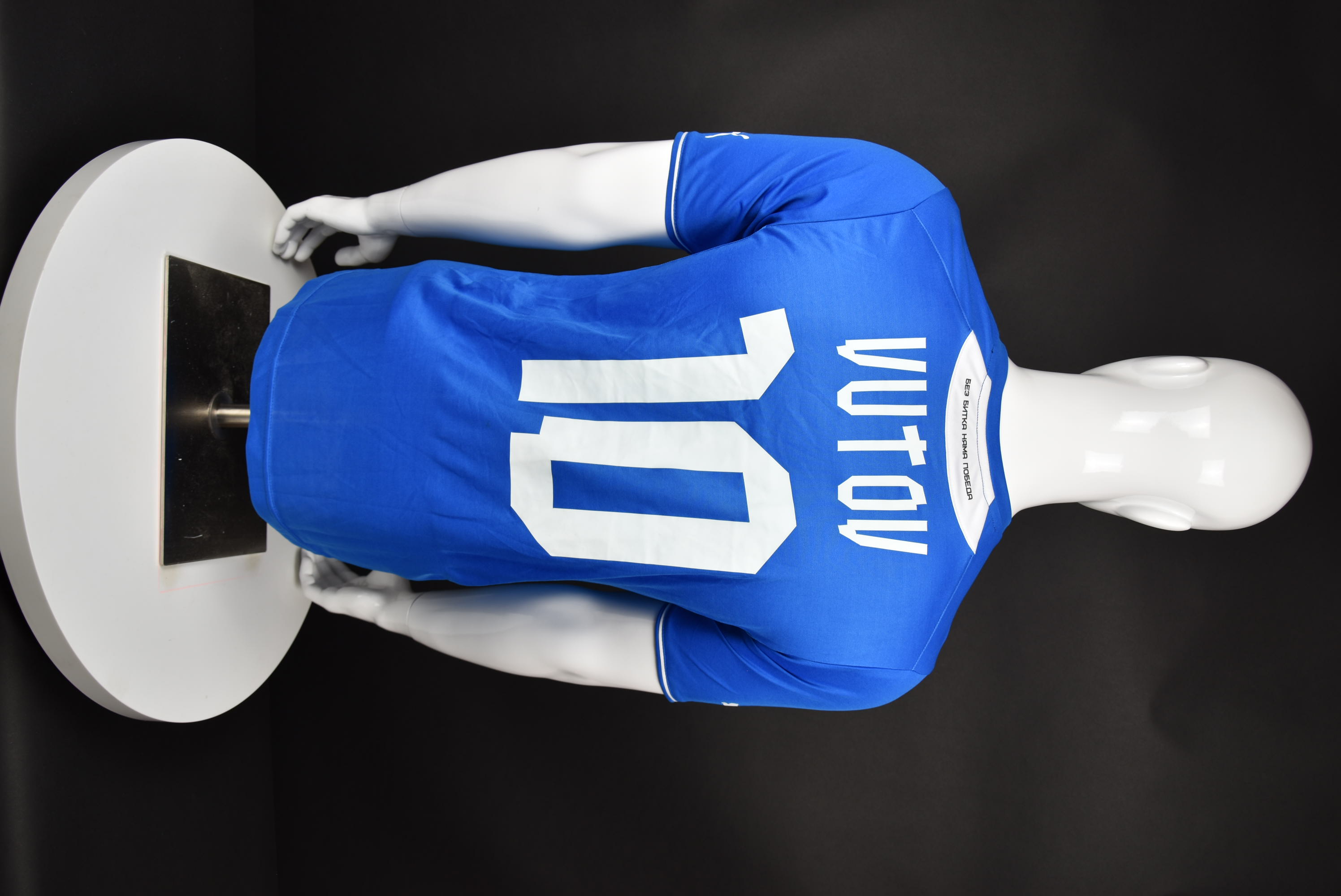 Антонио Вутов back photo