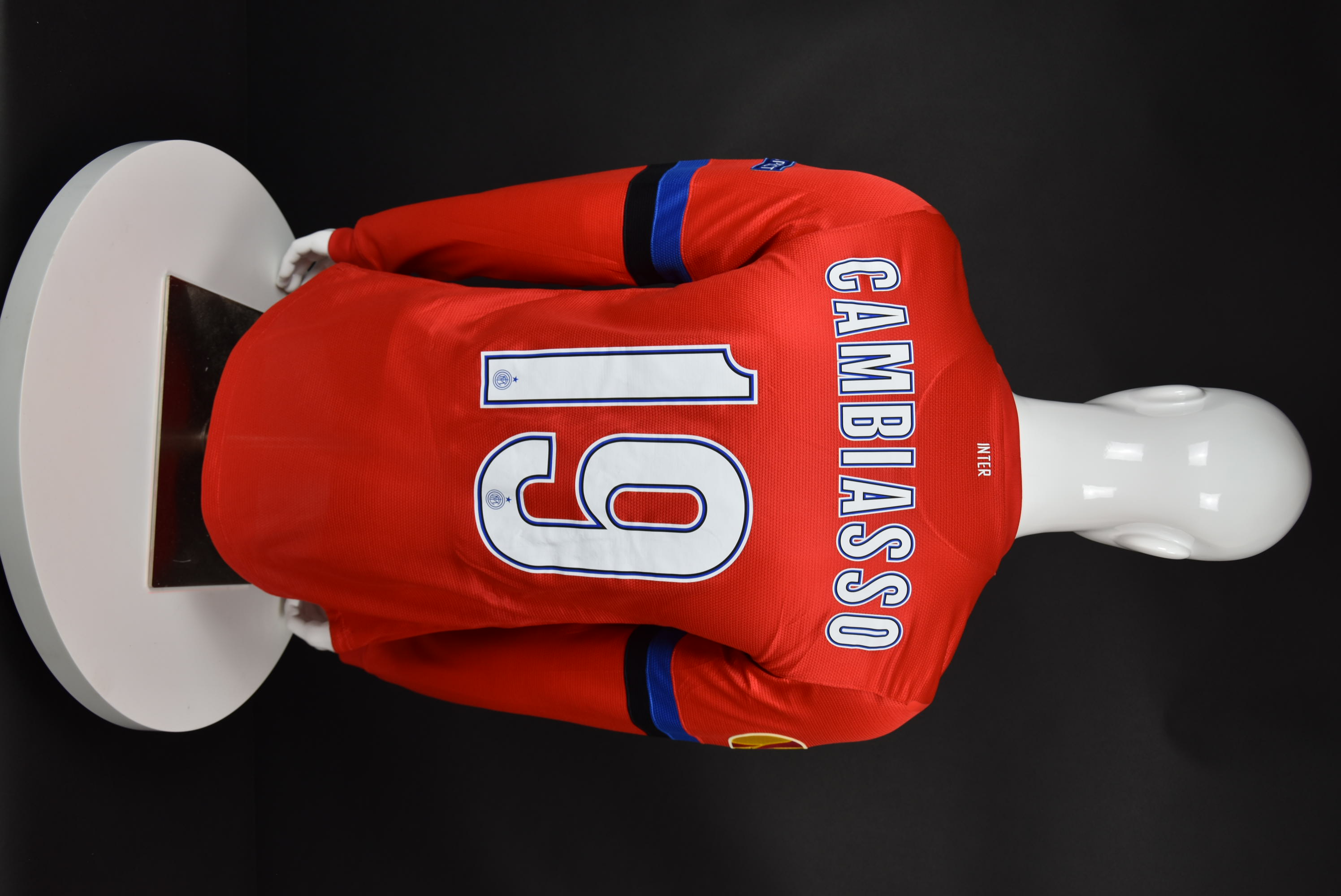 Естебан Камбиасо back photo