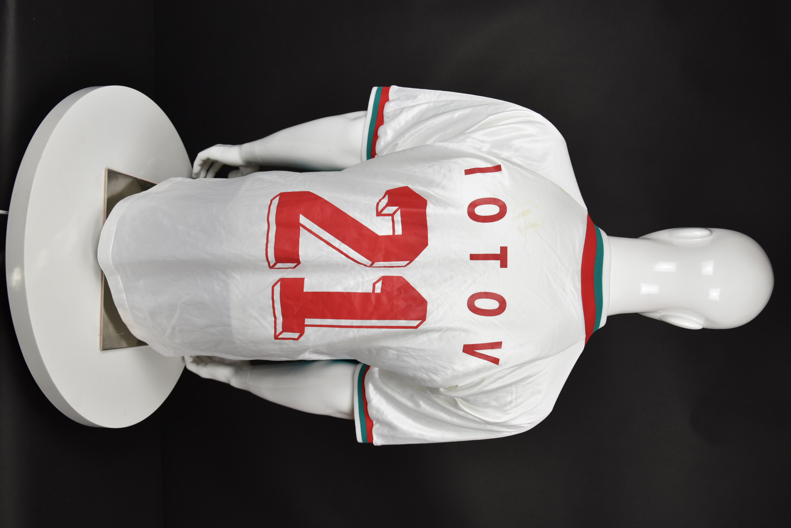 Велко Йотов back photo