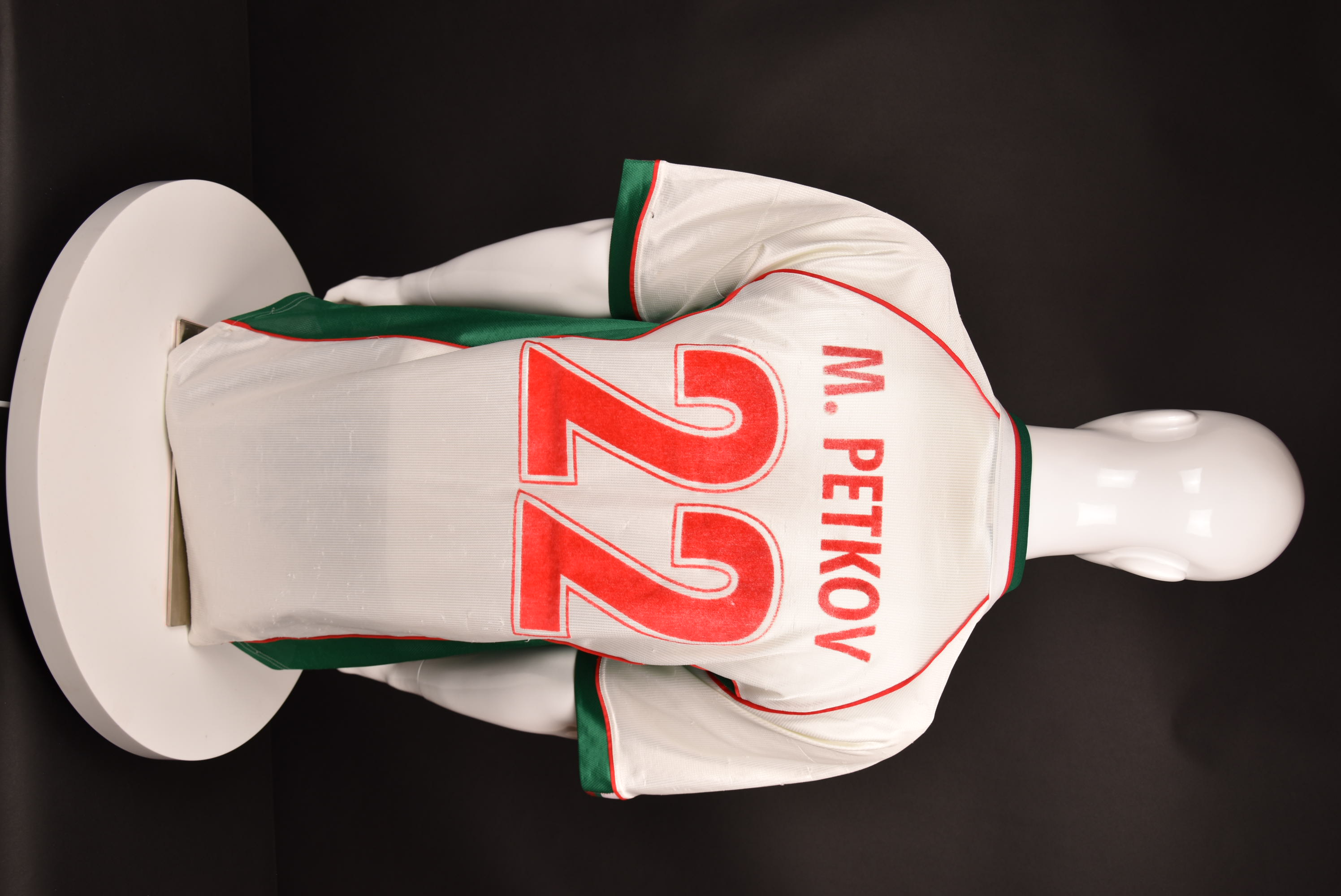 Милен Петков back photo