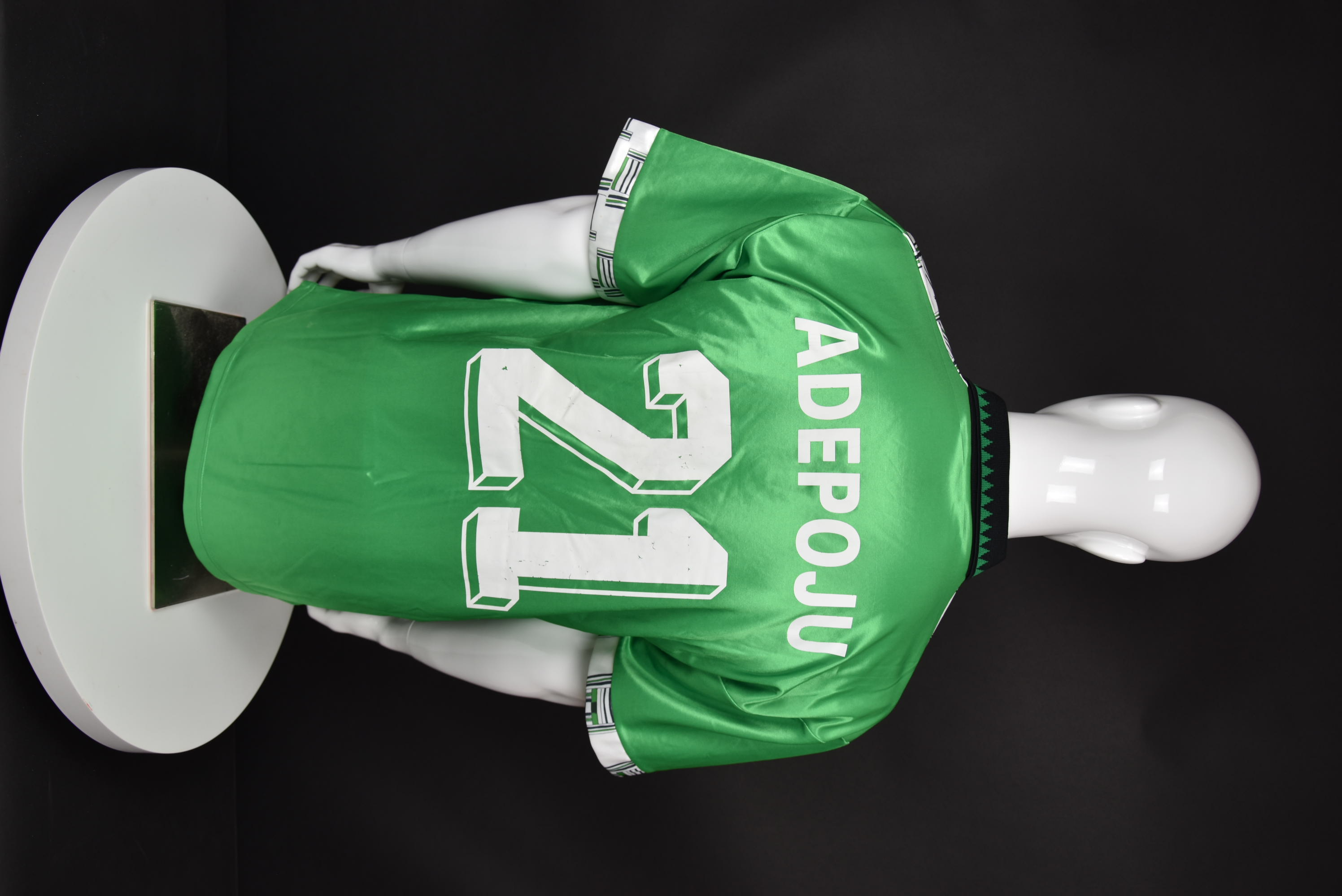 Мутио Адепою back photo