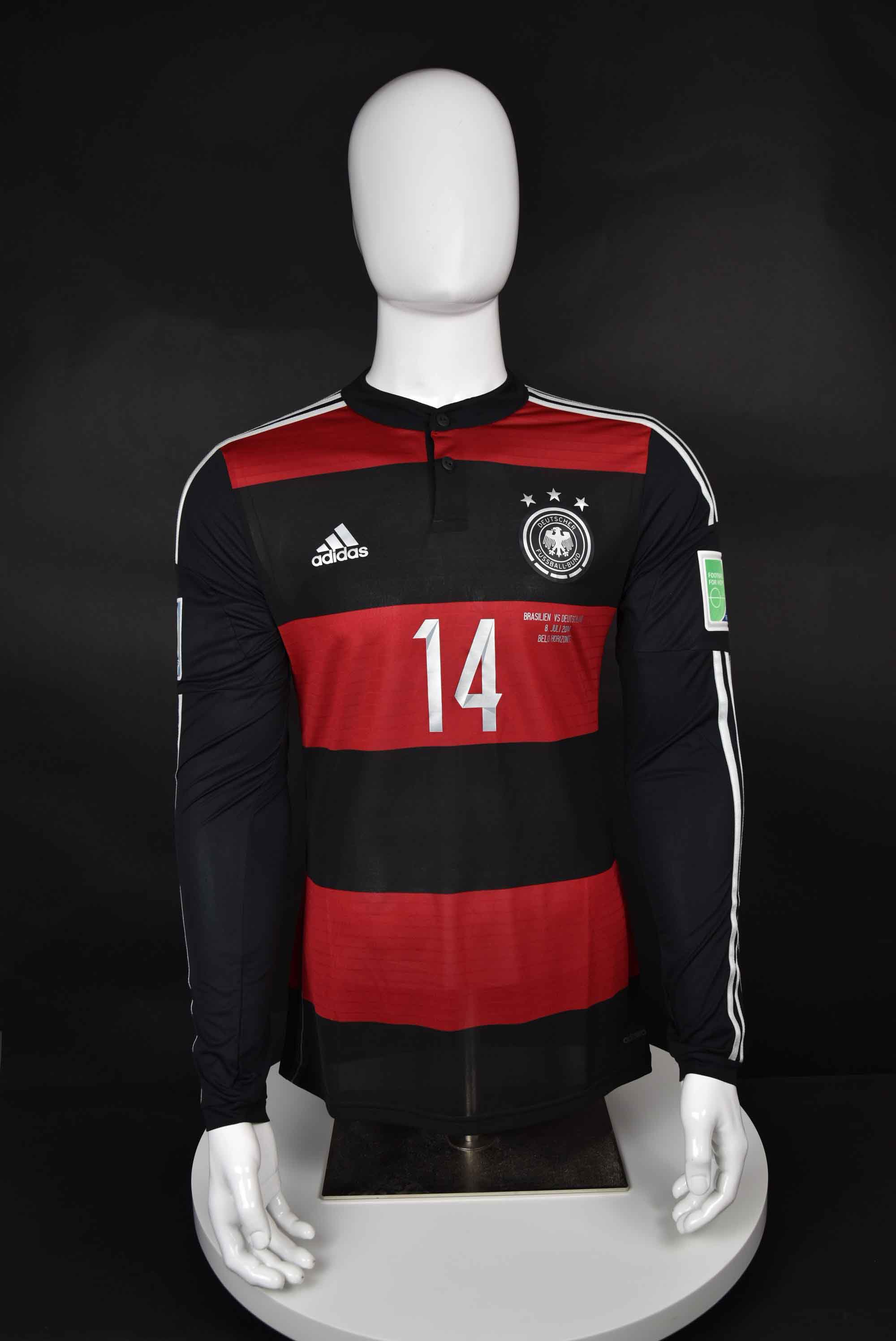 Юлиан Дракслер front photo