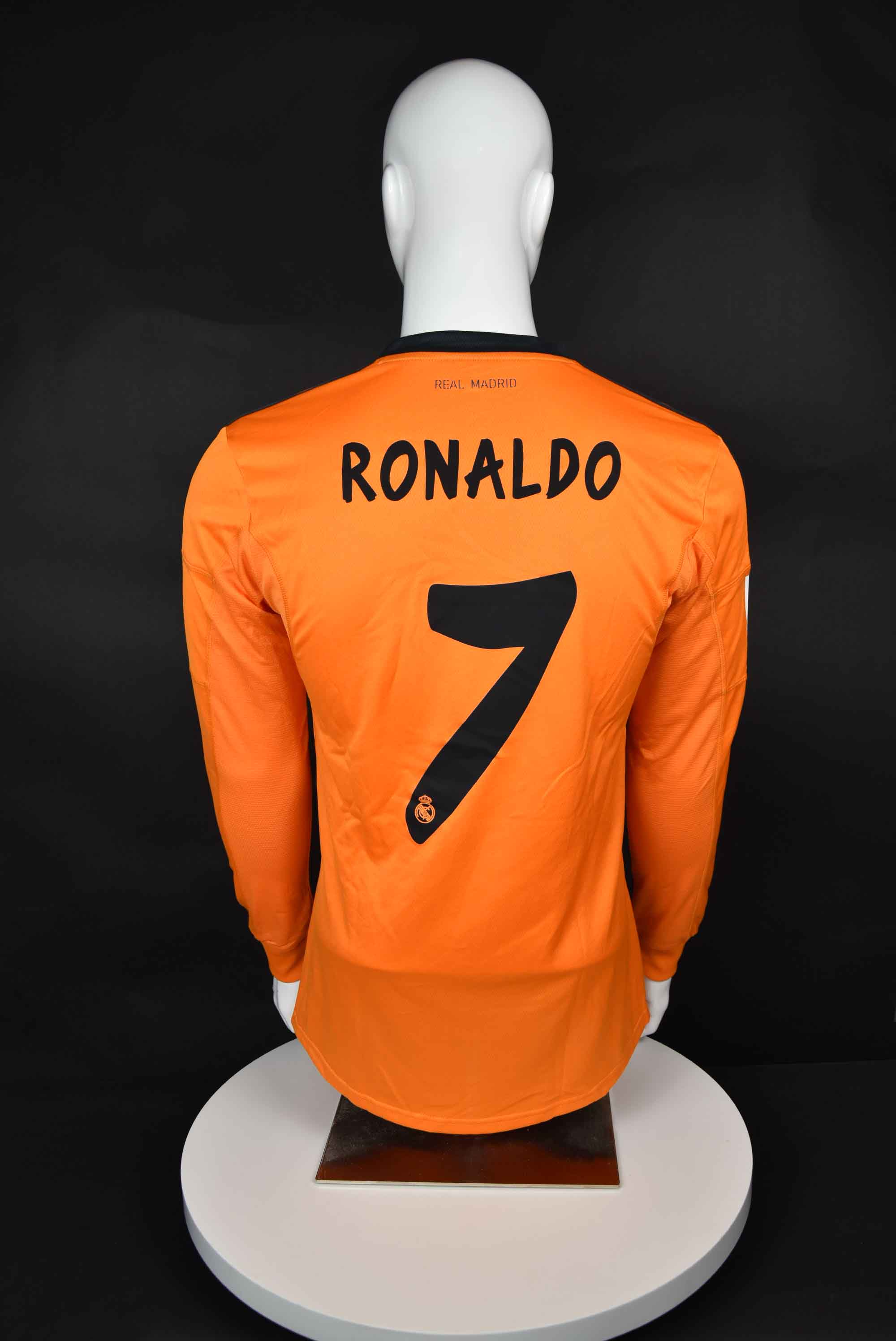 Кристиано Роналдо back photo