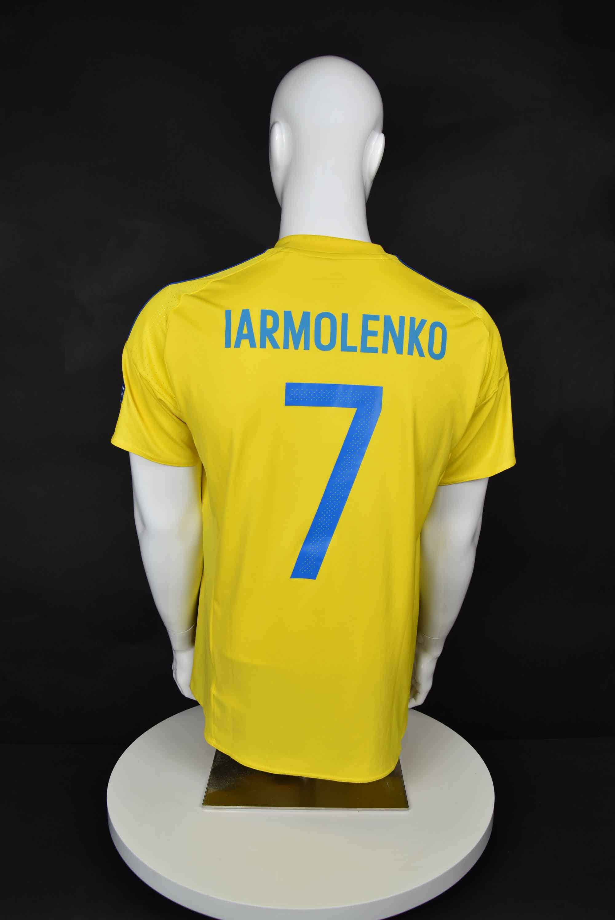 Андрий Йермоленко back photo