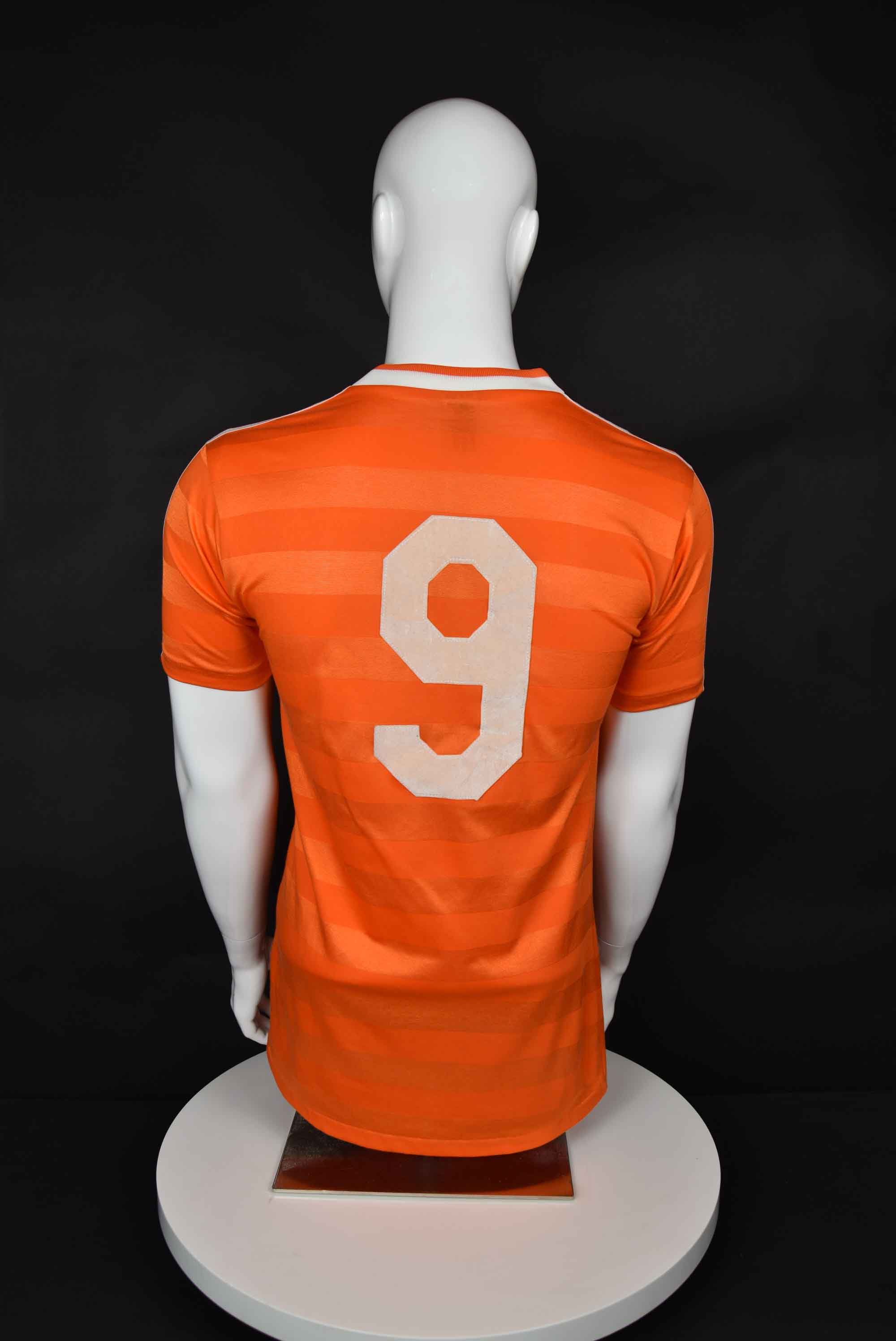 Марко ван Бастен back photo