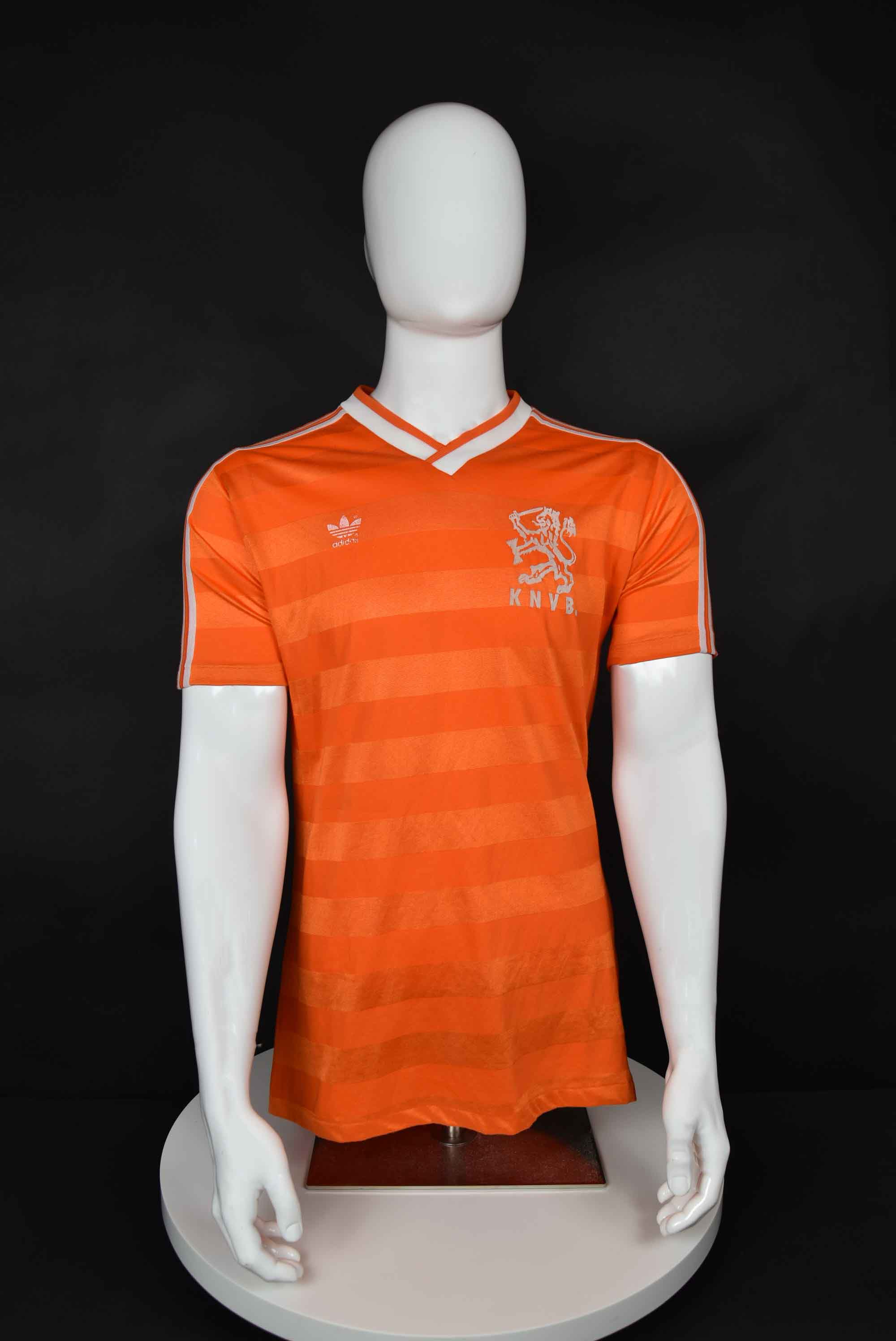 Марко ван Бастен front photo