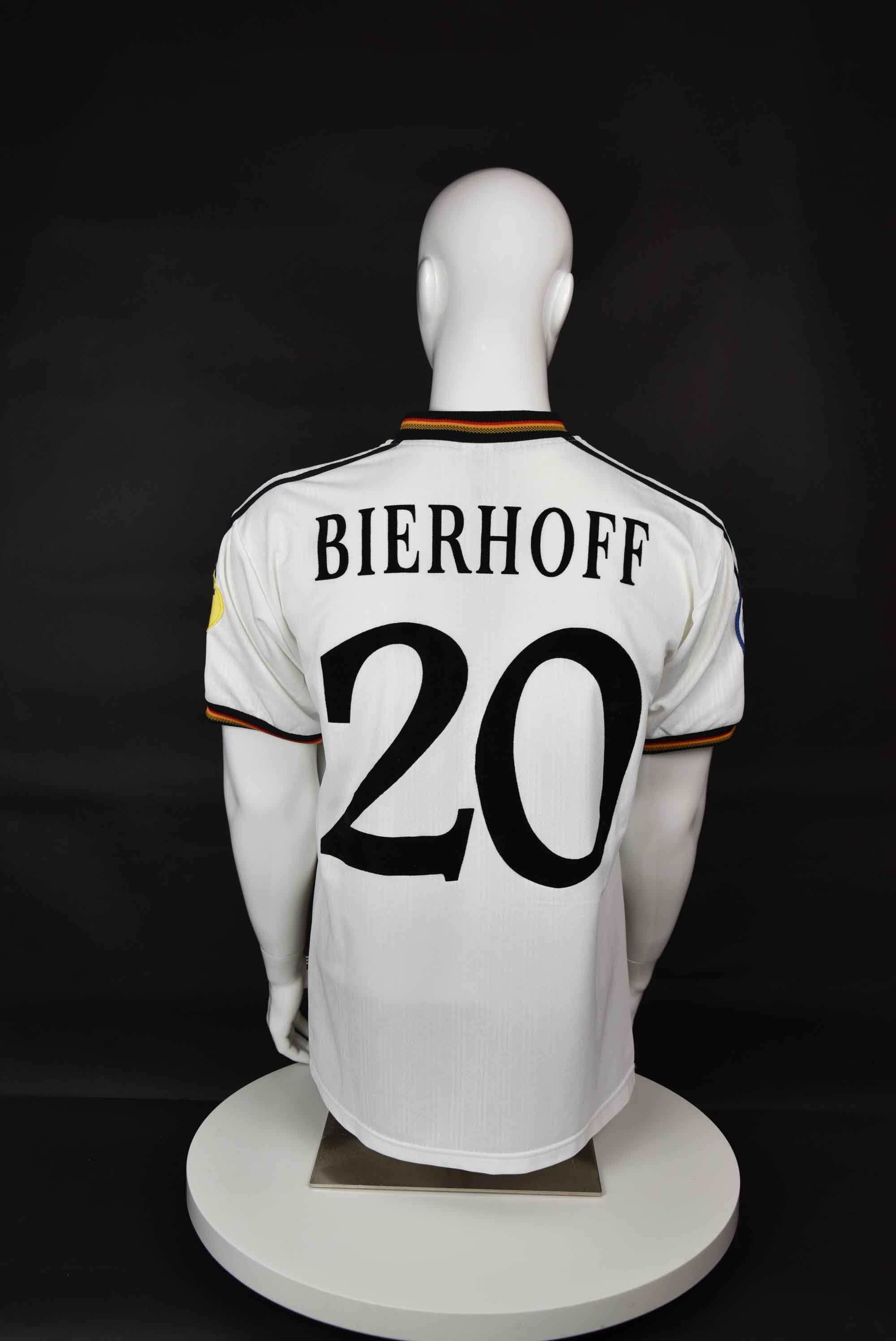 Оливер Бирхоф back photo