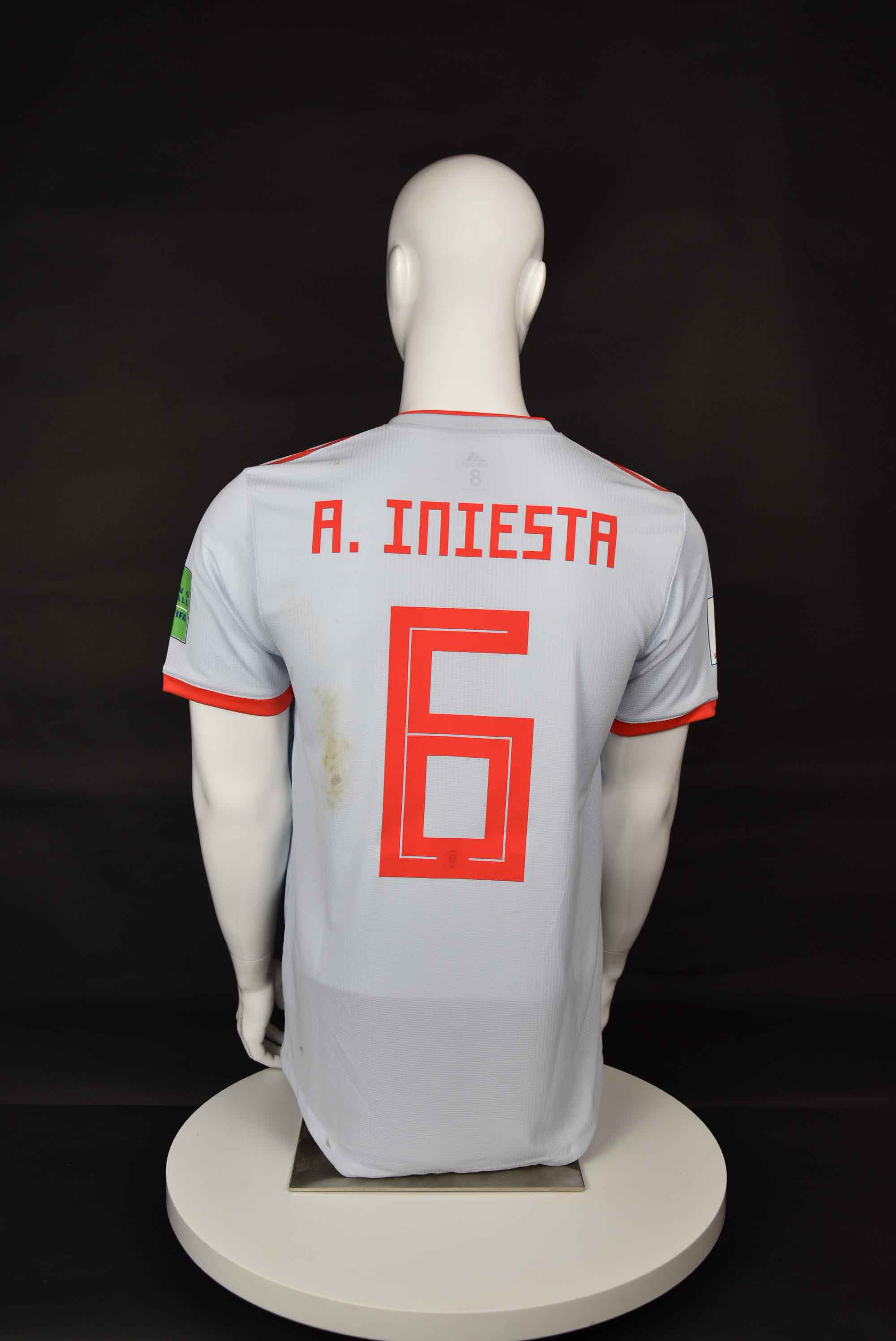 Андрес Иниеста back photo