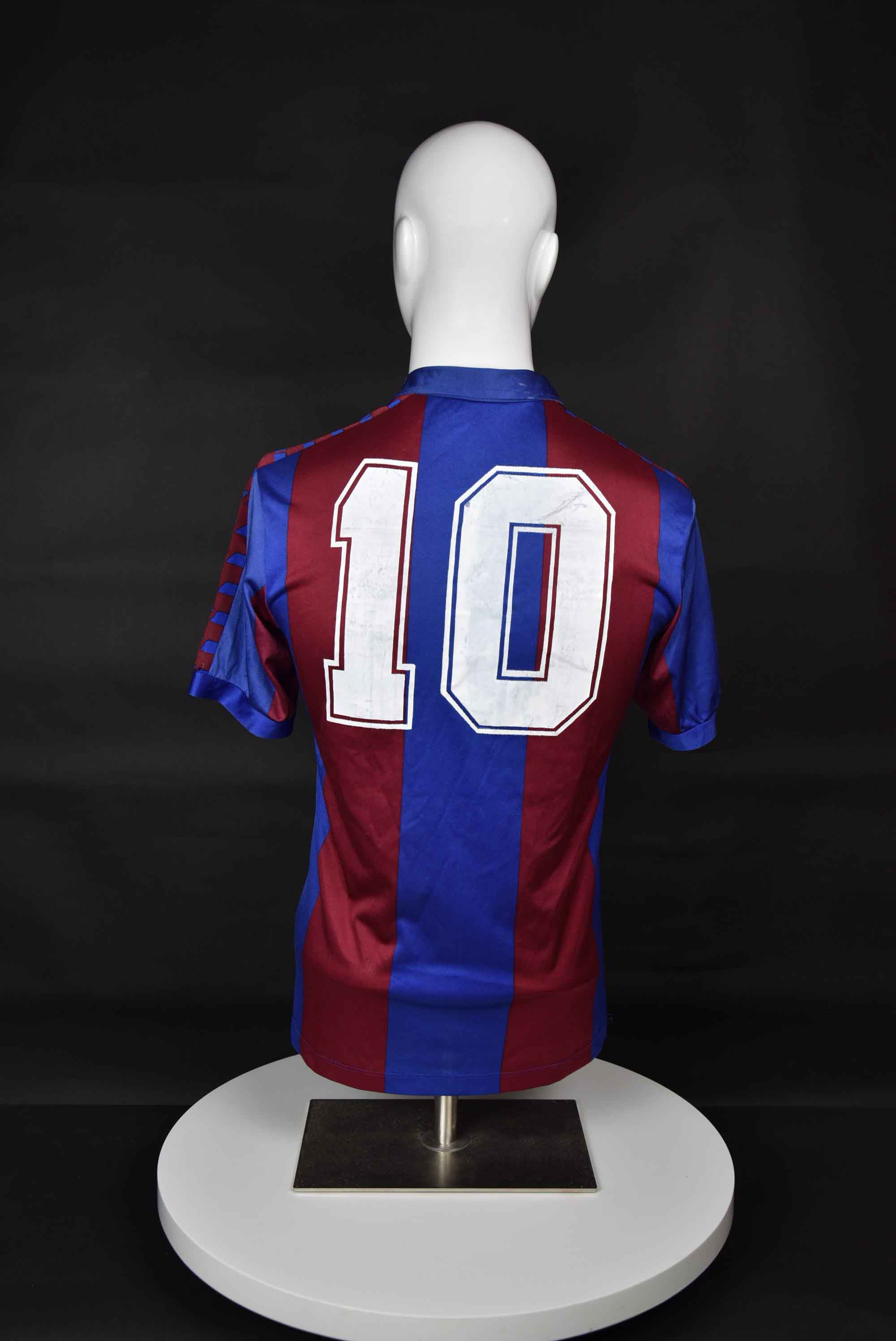 Диего Марадона back photo