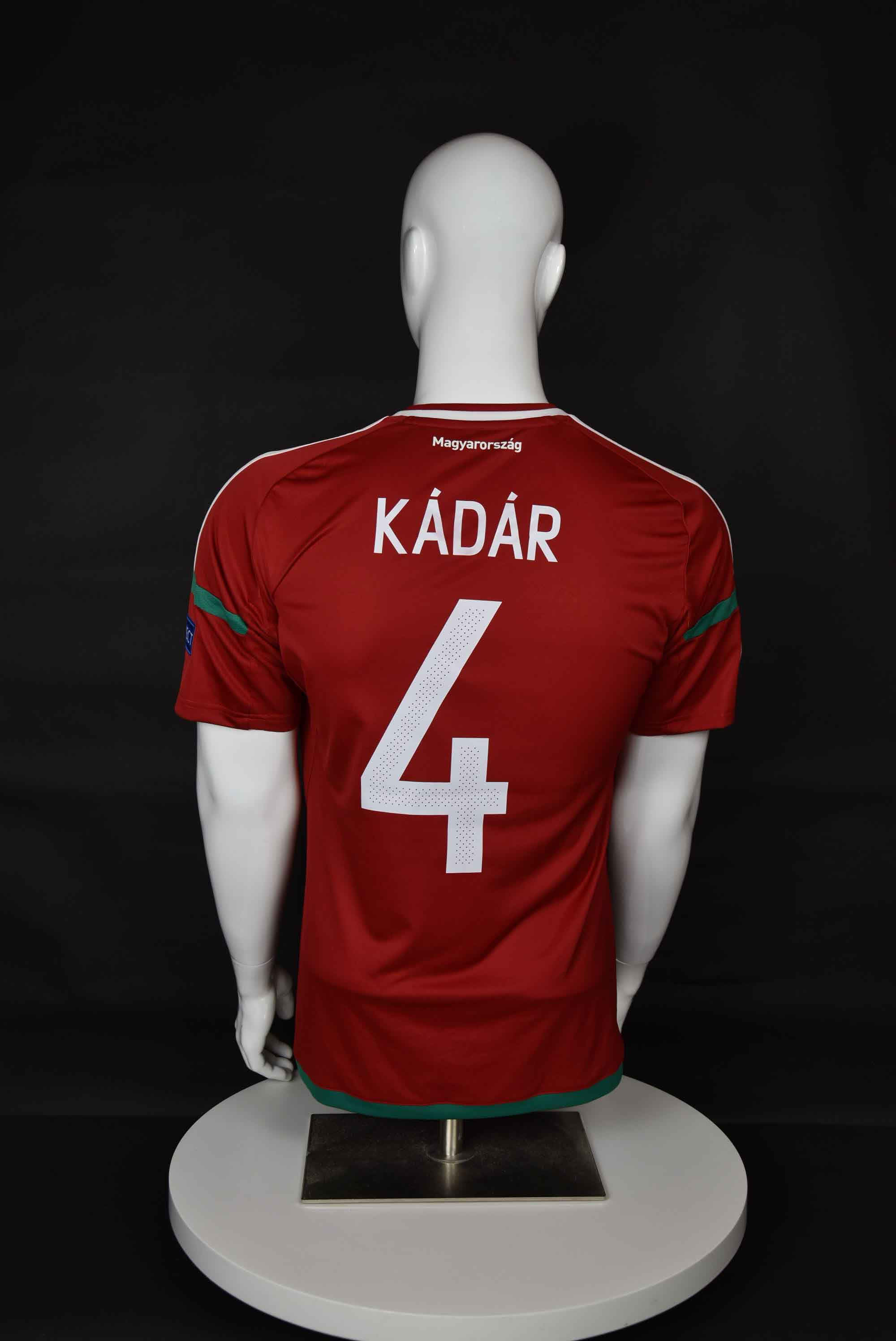 Тамаш Кадар back photo