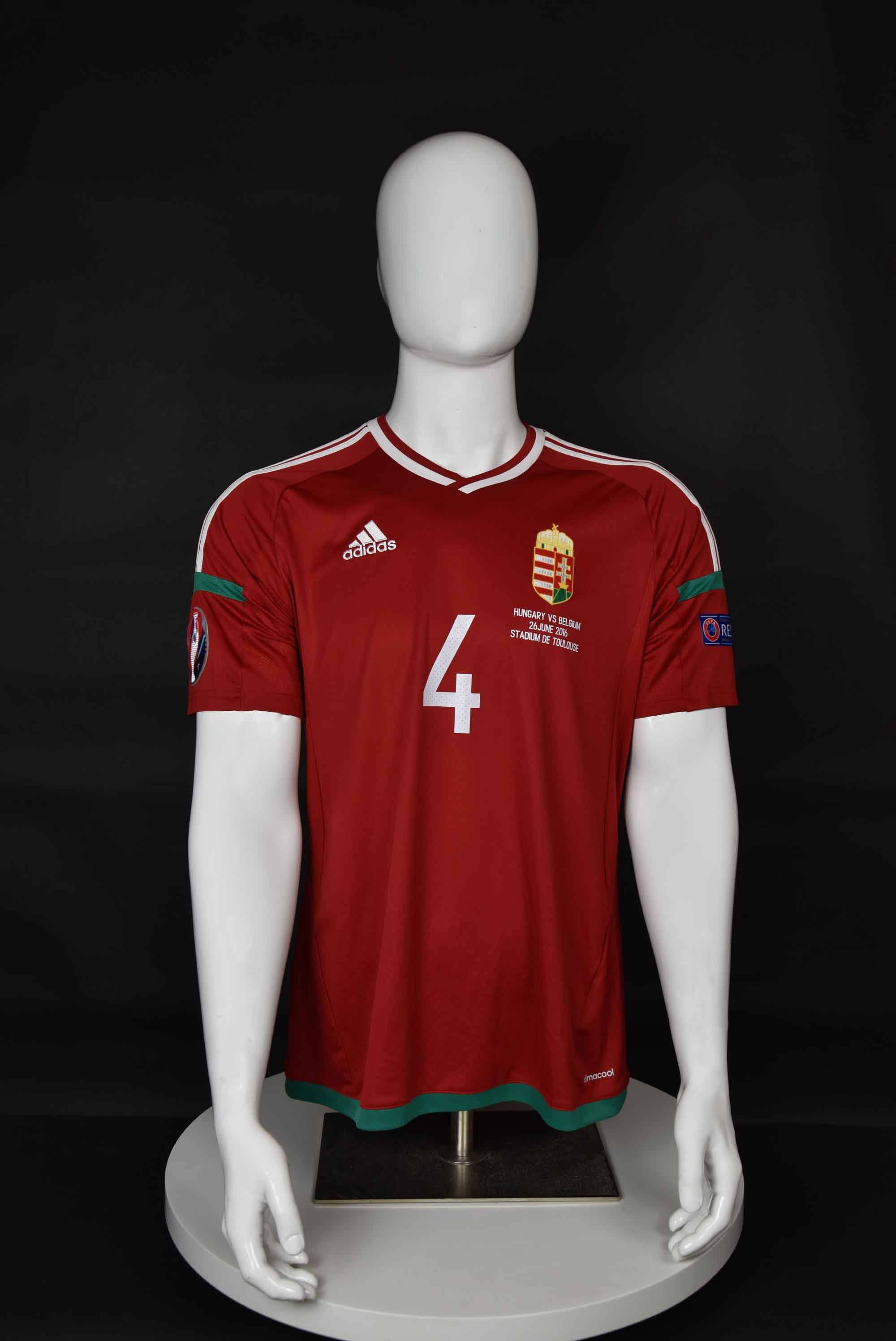 Тамаш Кадар front photo