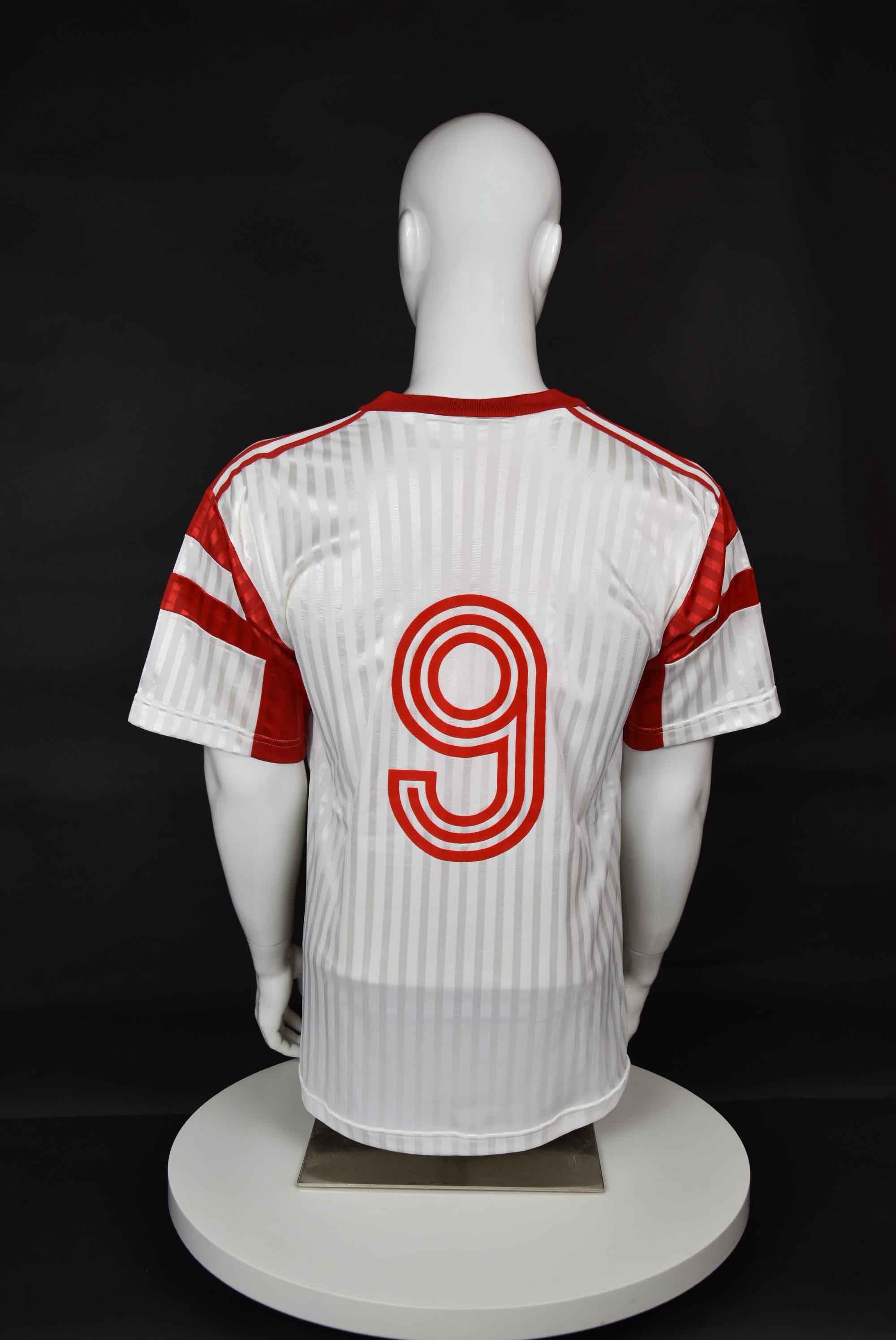 Любослав Пенев back photo