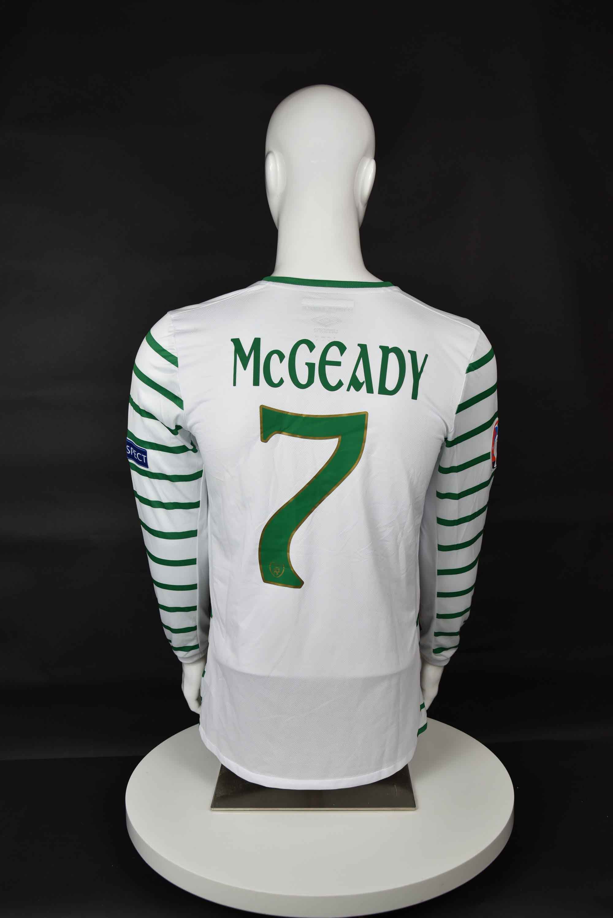 Ейдън Макгийди back photo