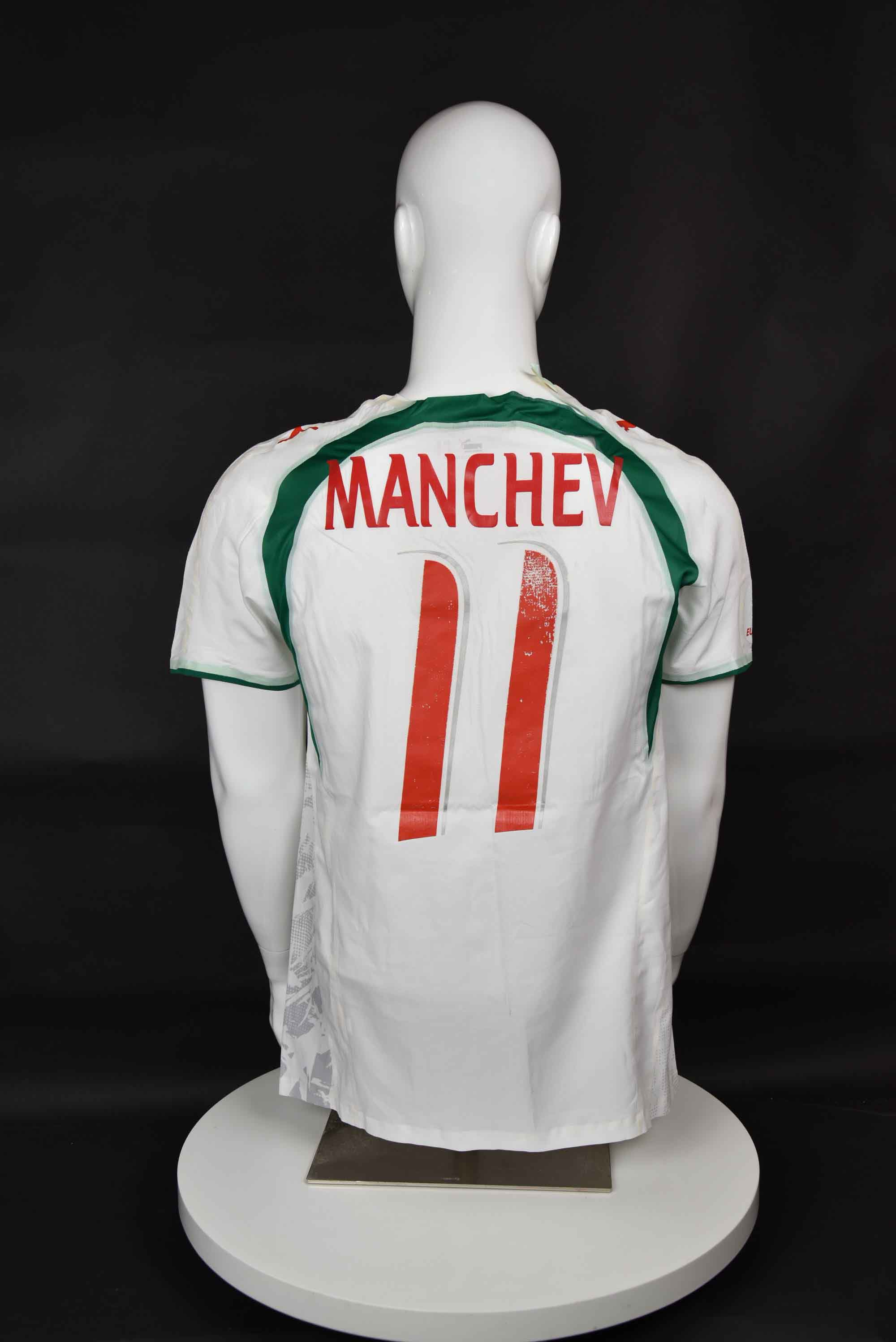 Владимир Манчев back photo