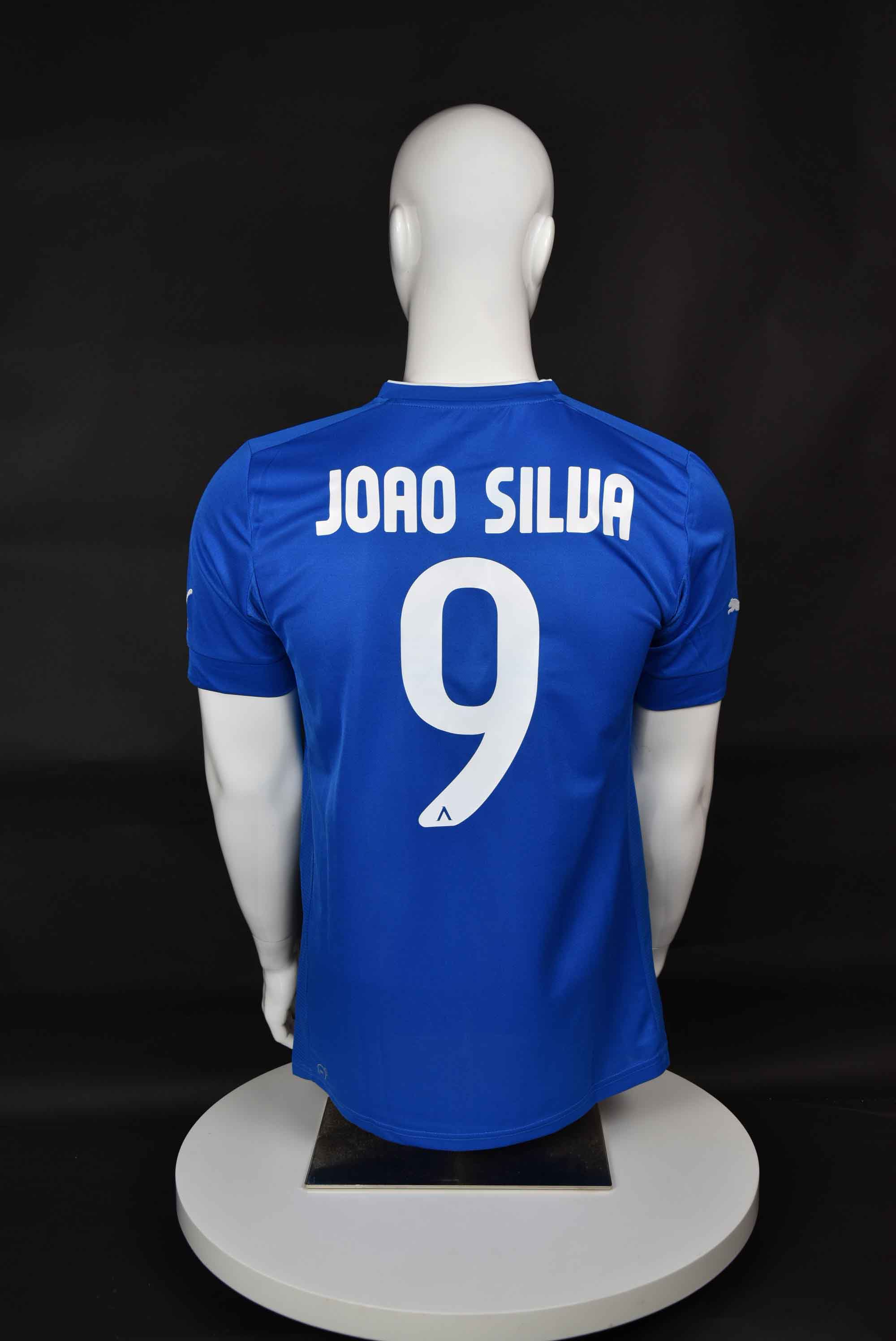 Жоао Силва back photo