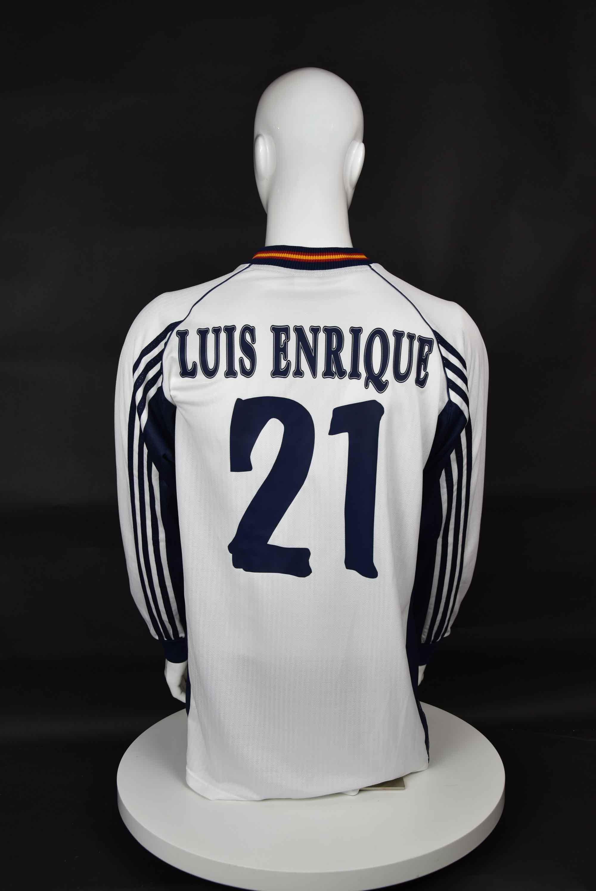 Луис Енрике back photo