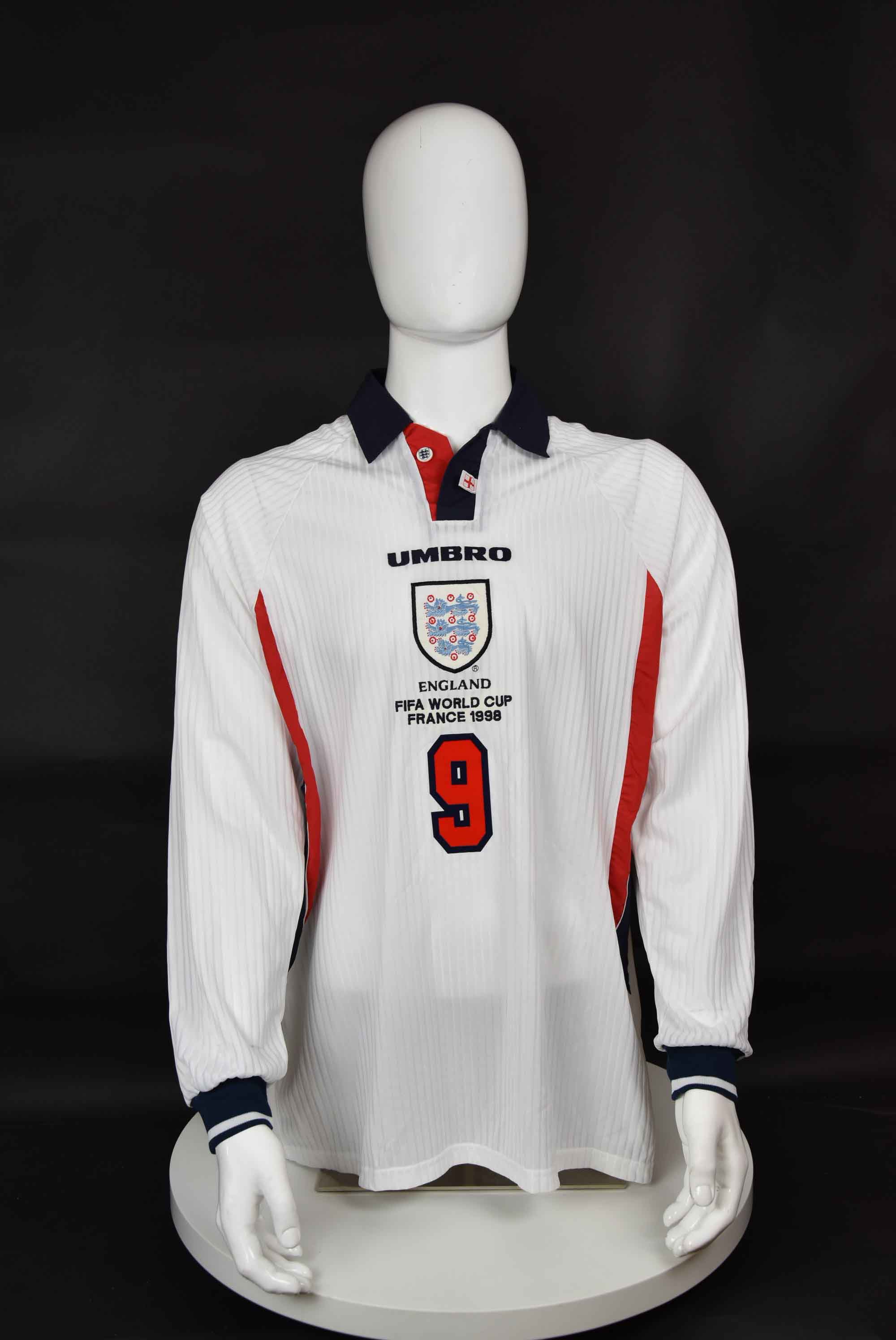 Алън Шиърър front photo