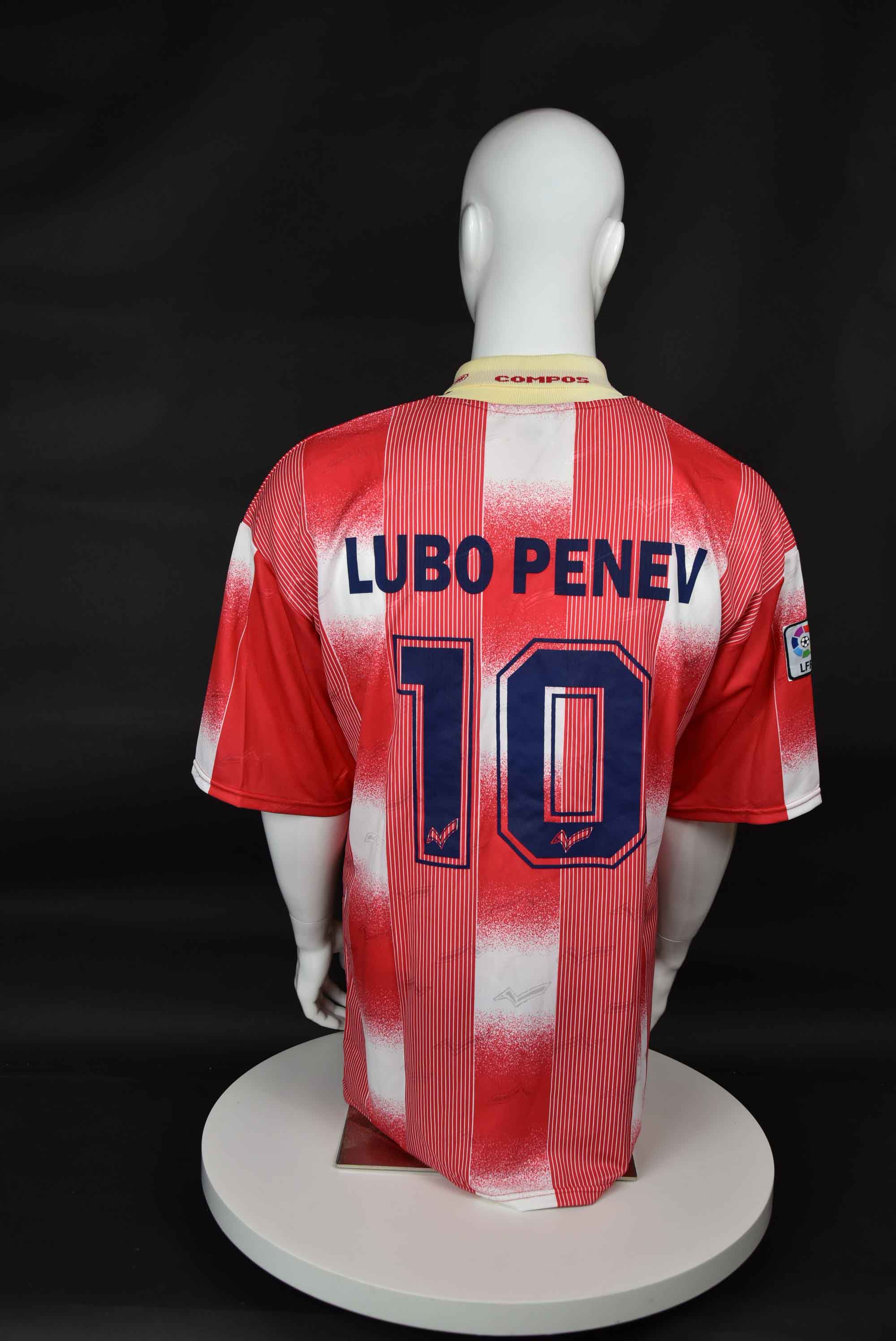 Любослав Пенев back photo