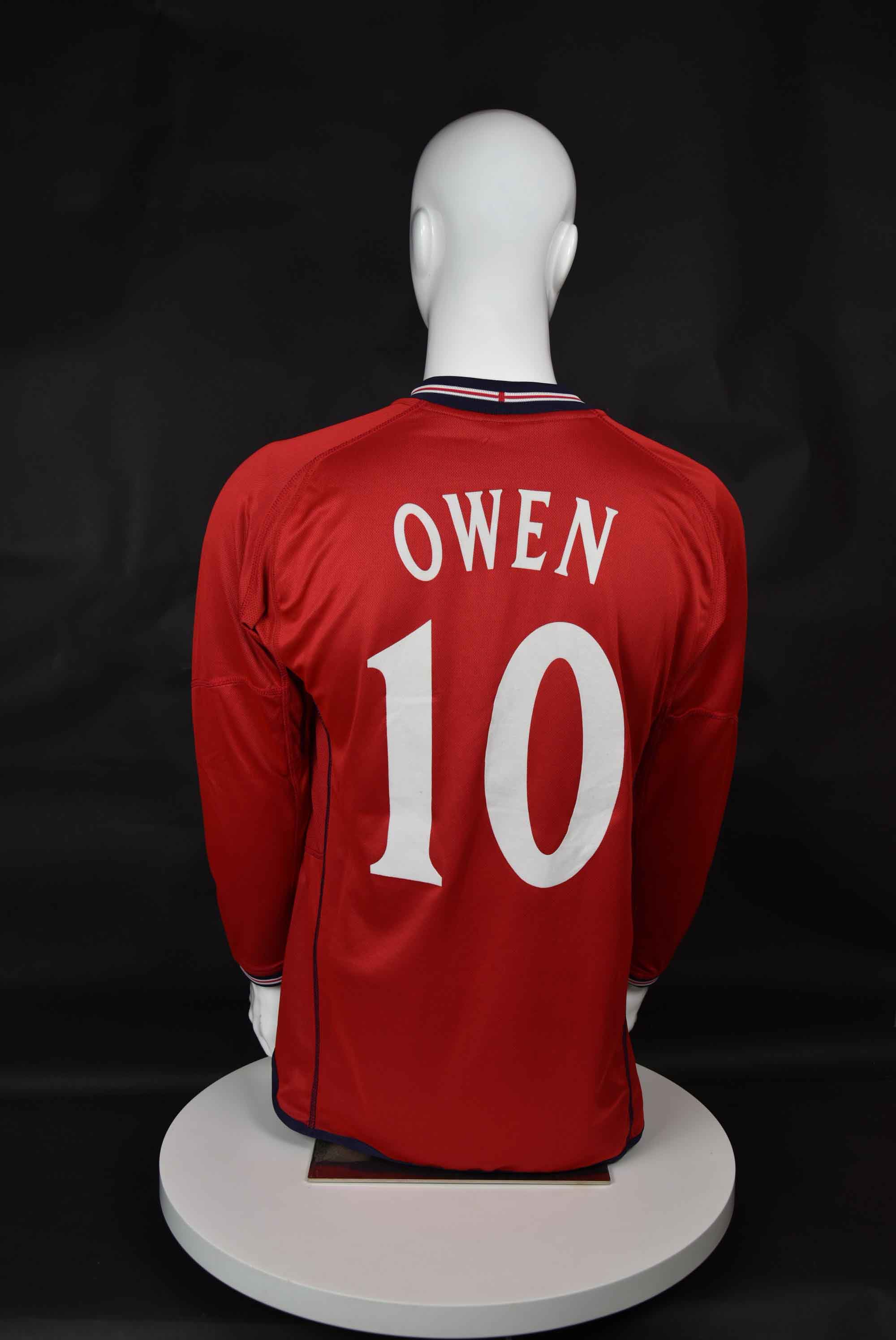 Майкъл Оуен back photo