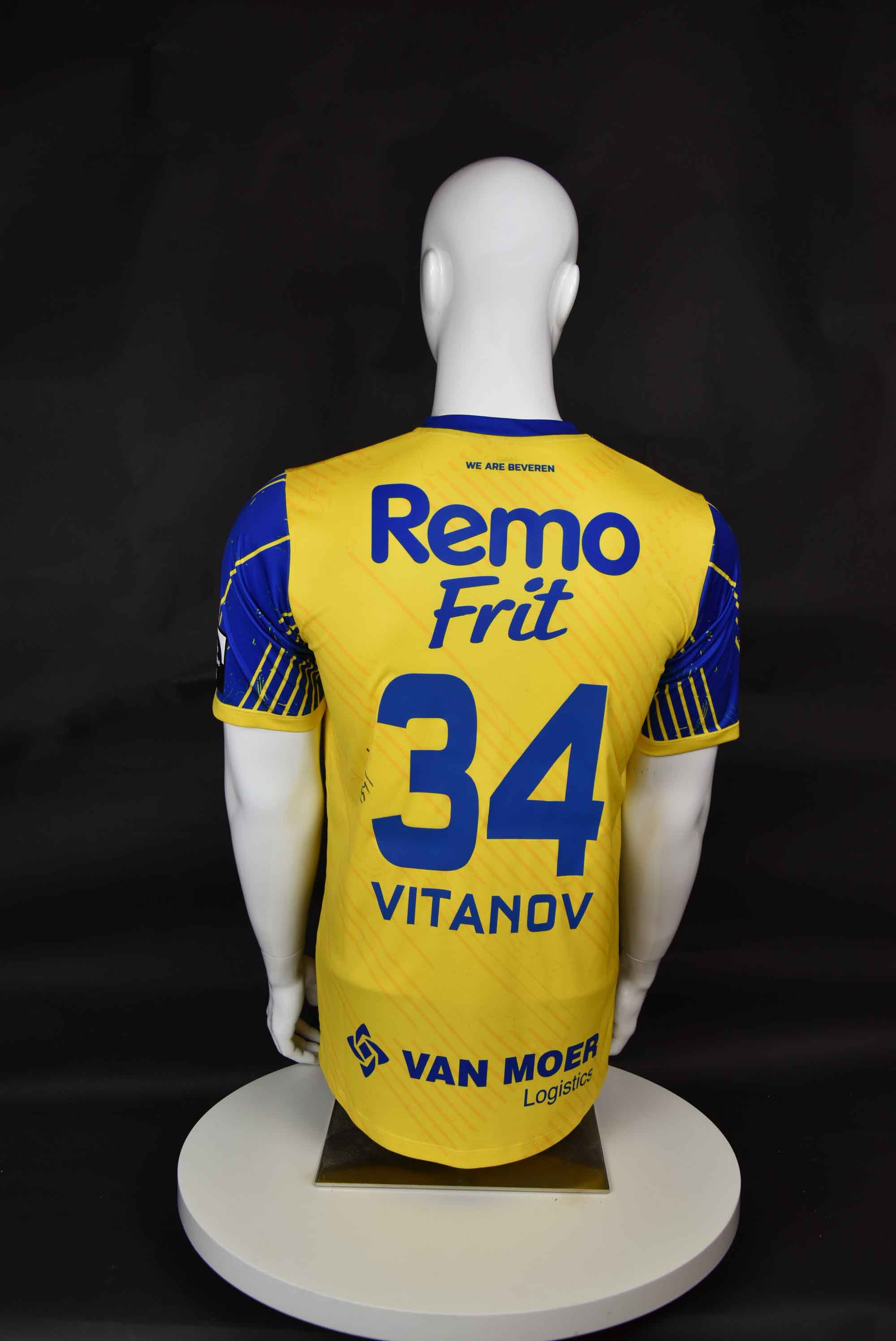 Петър Витанов back photo