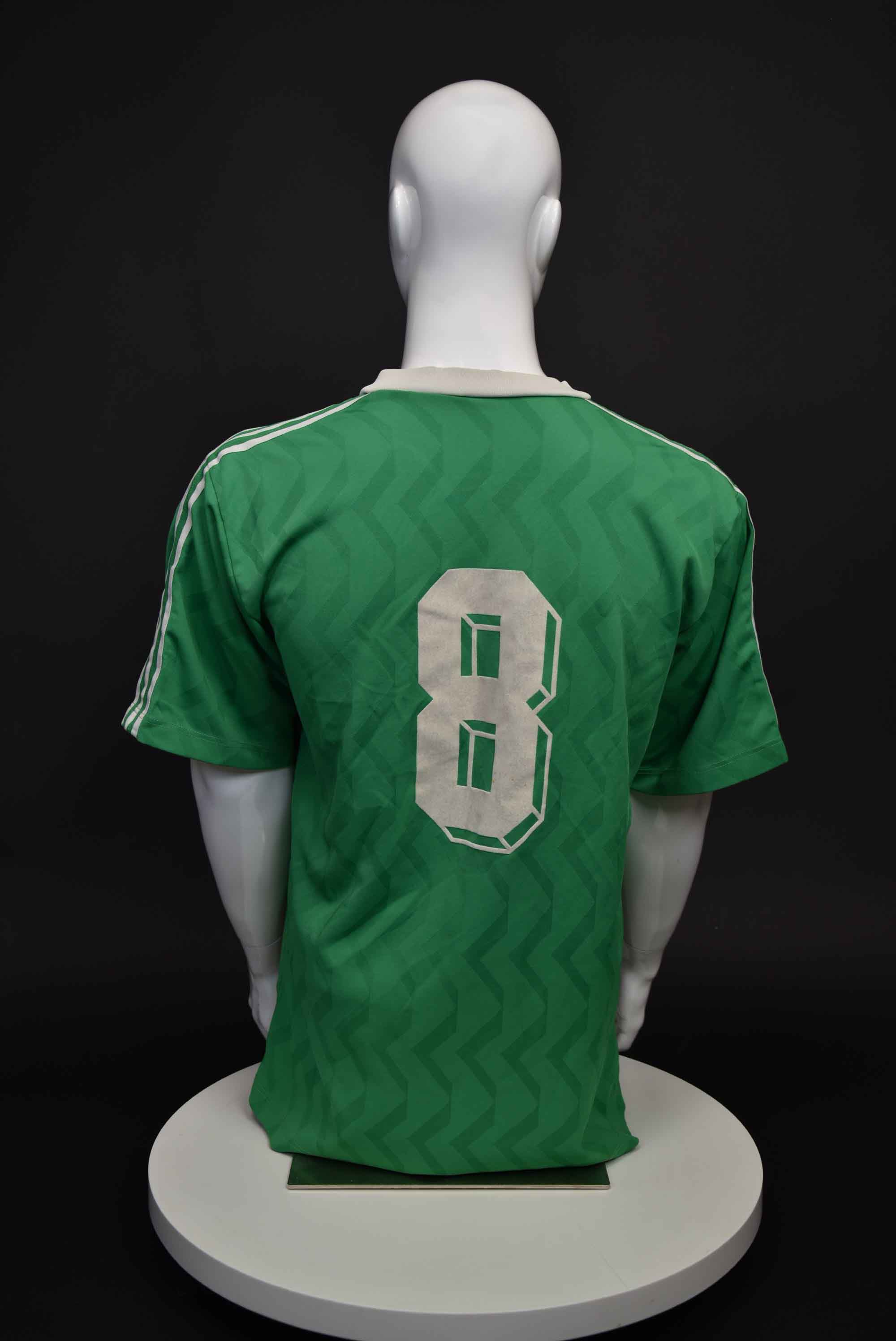 Венцислав Маринов back photo