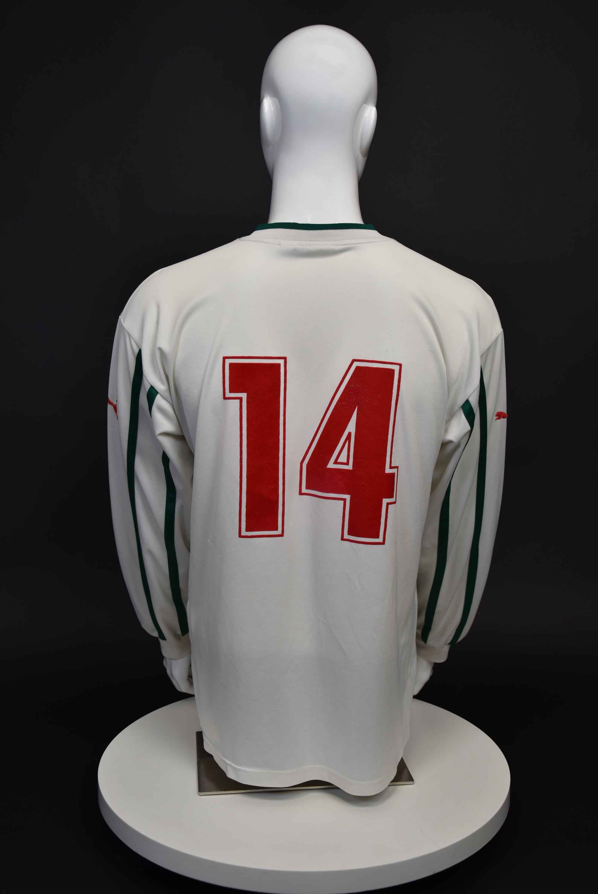 Светослав Петров back photo