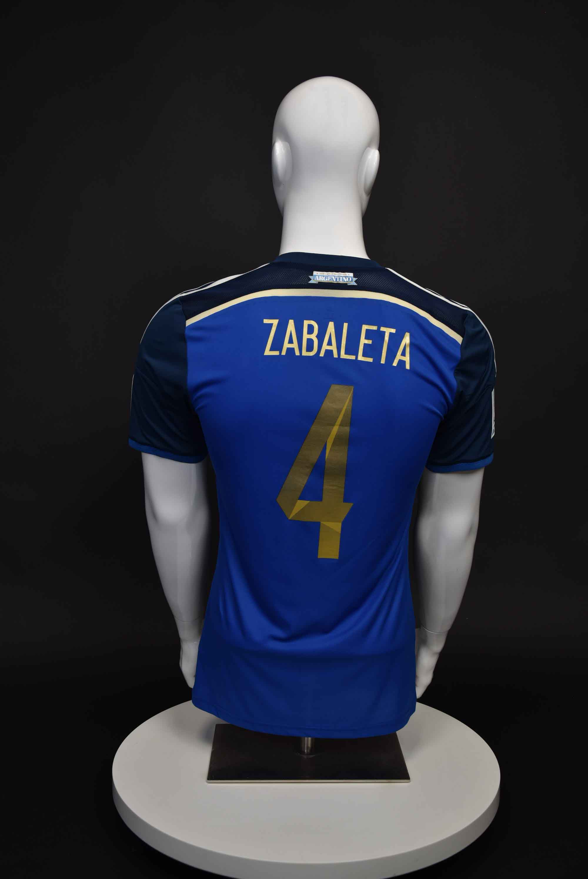 Пабло Сабалета back photo