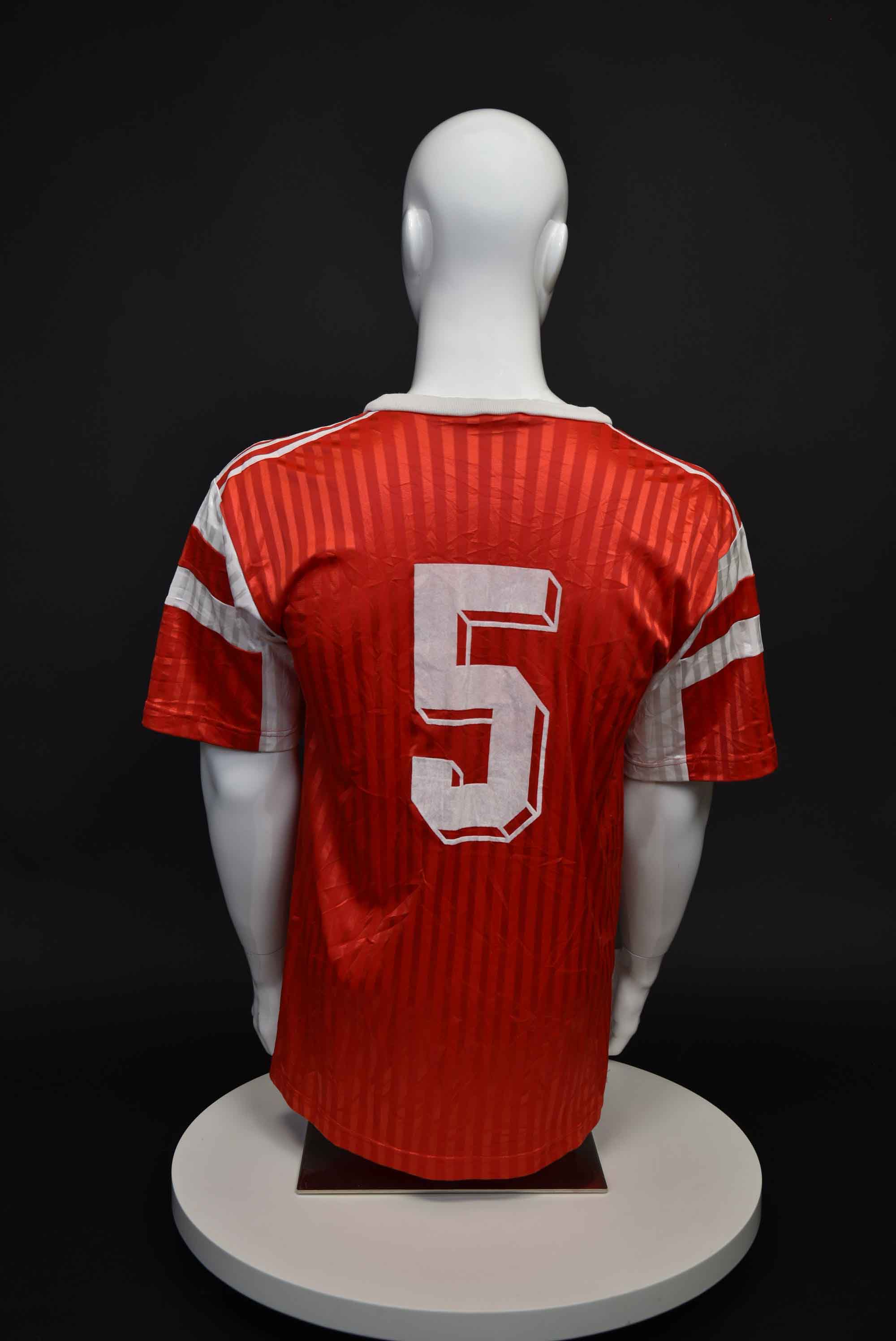 Николай Илиев back photo