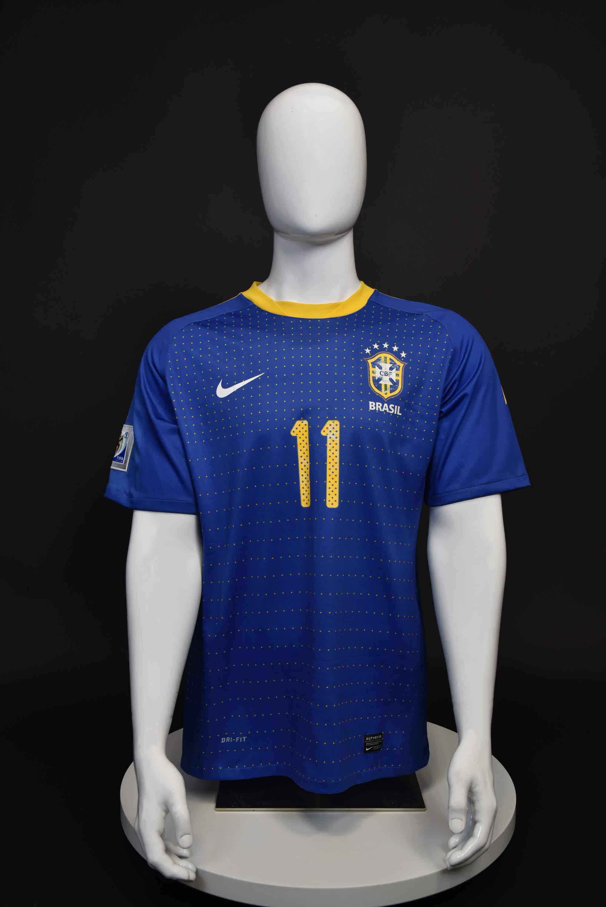 Робиньо front photo