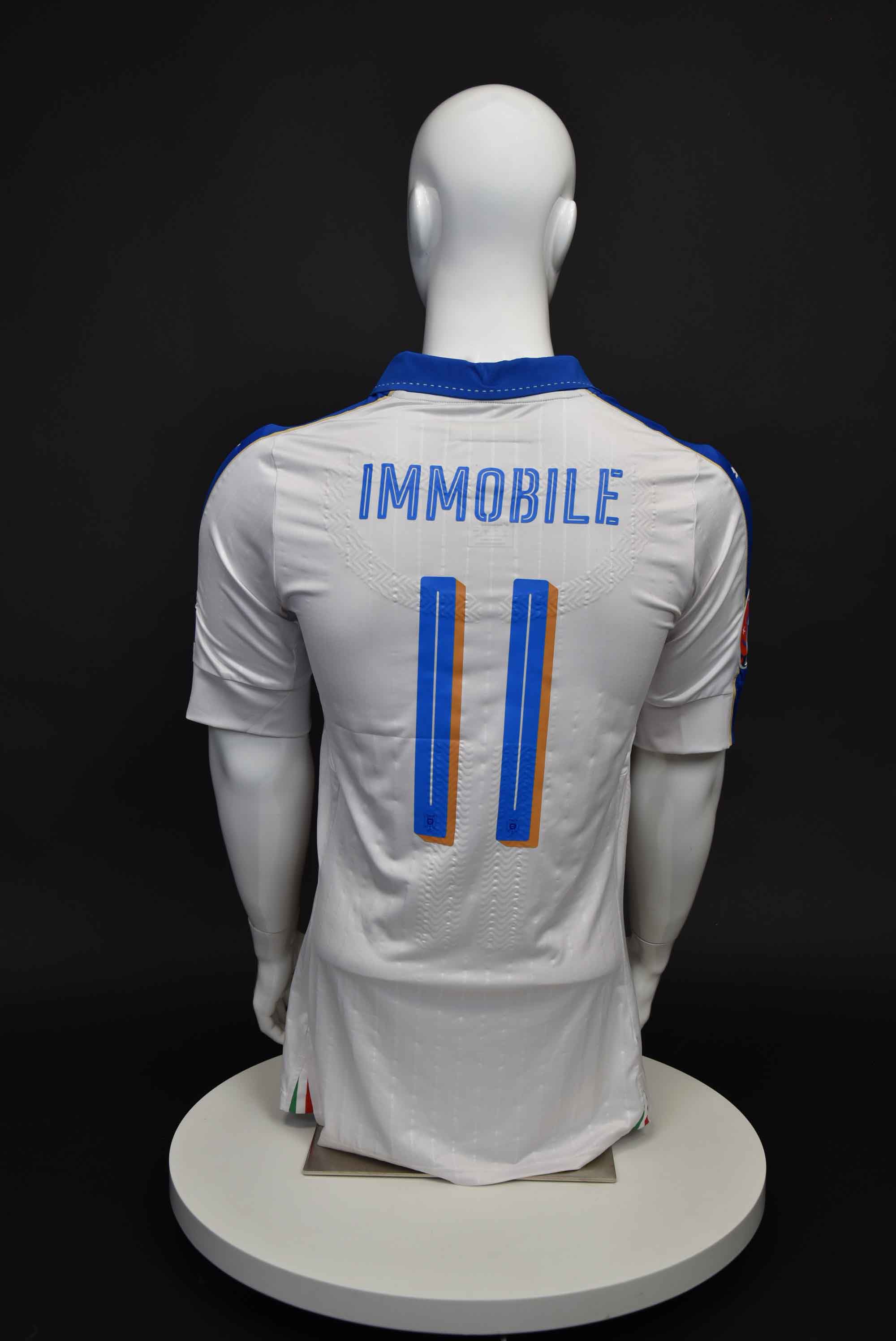 Чиро Имобиле back photo