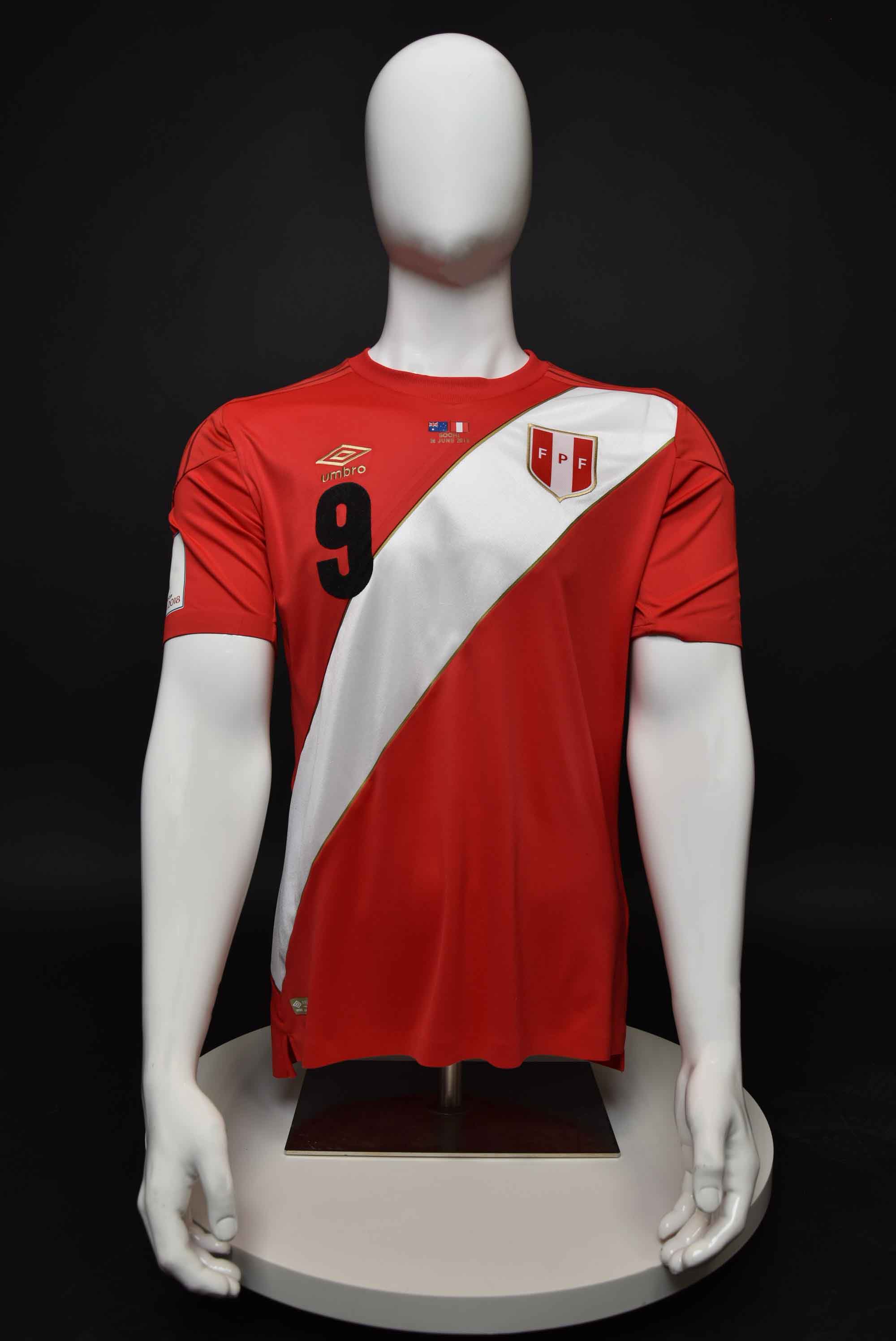 Паоло Гереро front photo