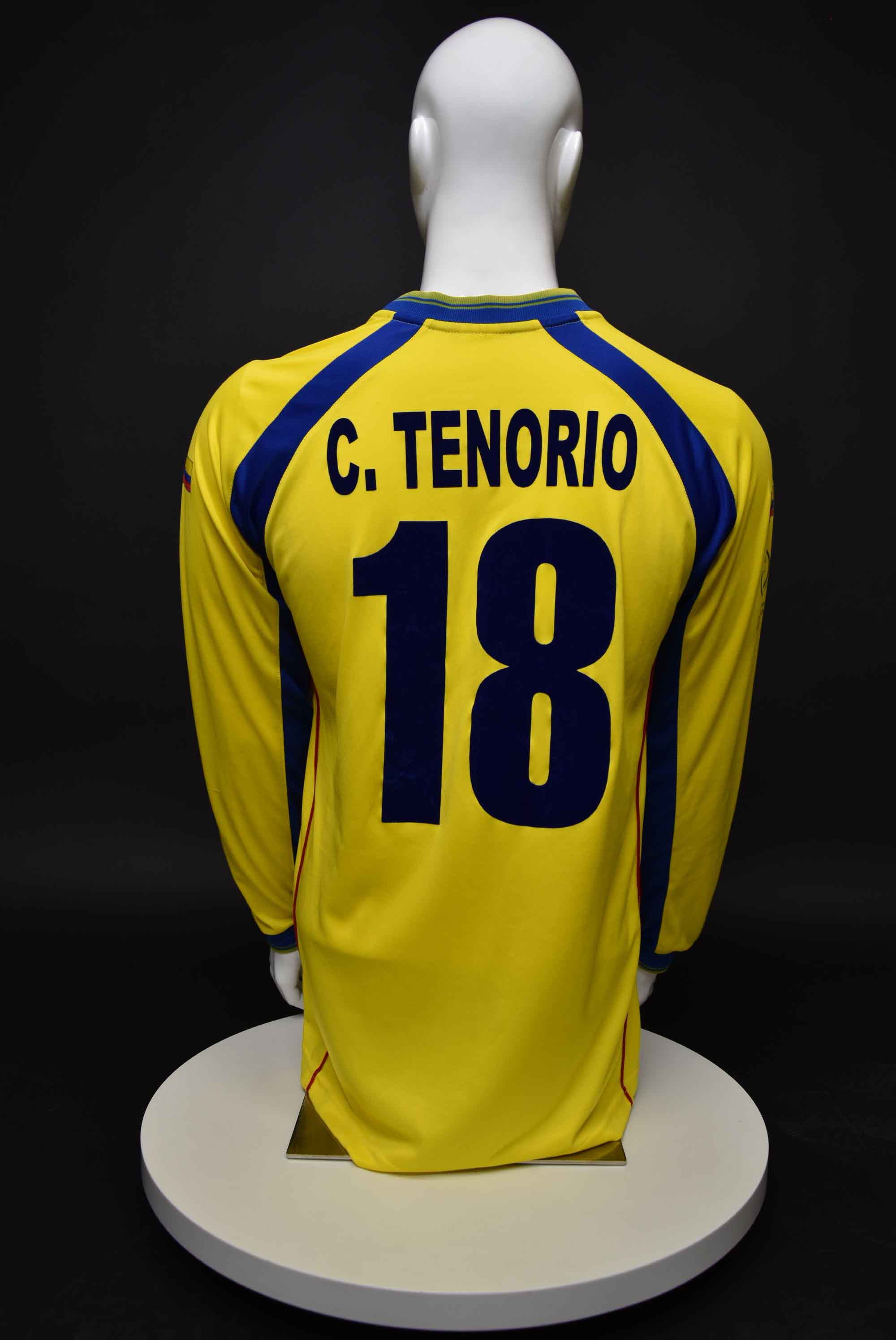 Карлос Тенорио back photo