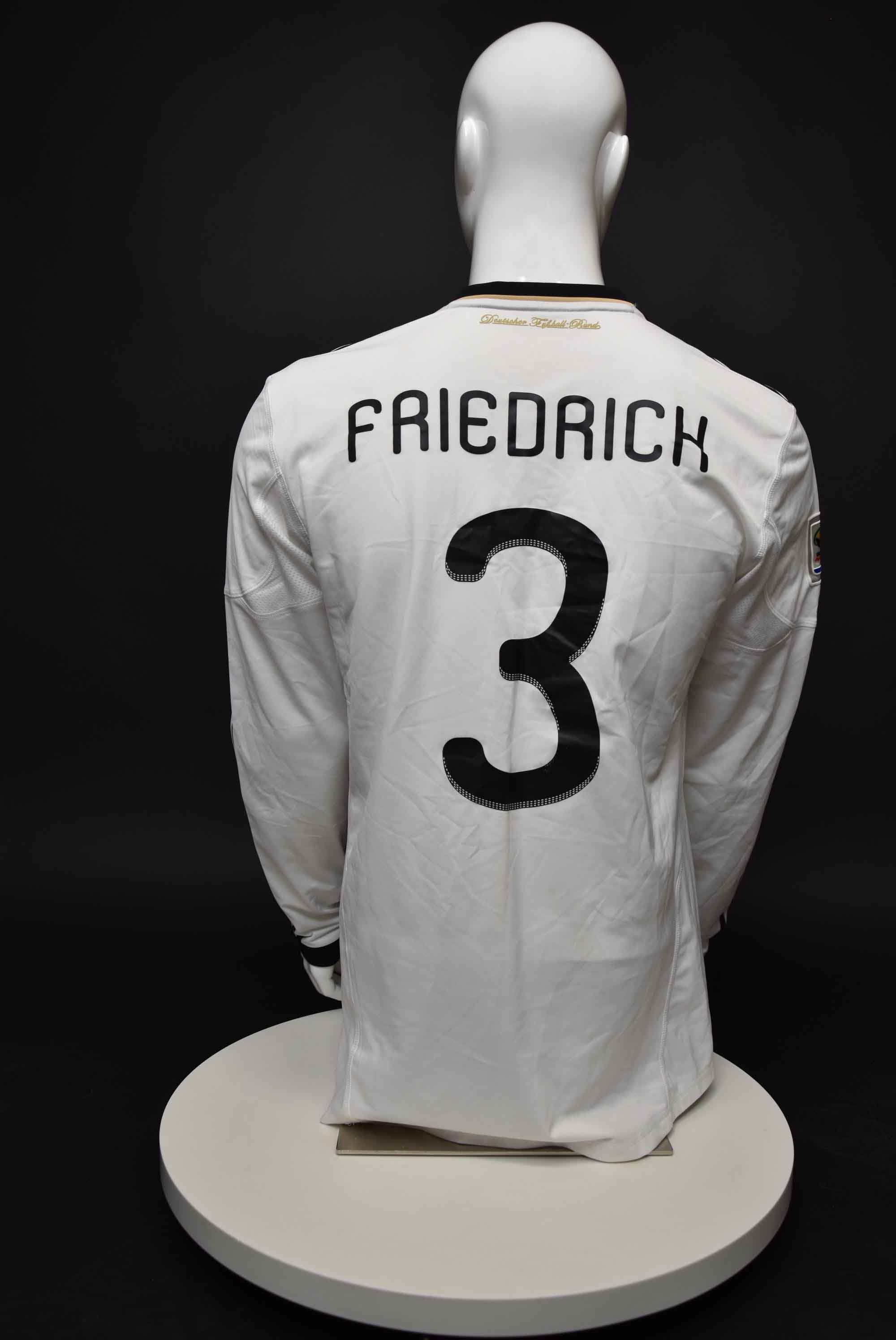 Арне Фридрих back photo