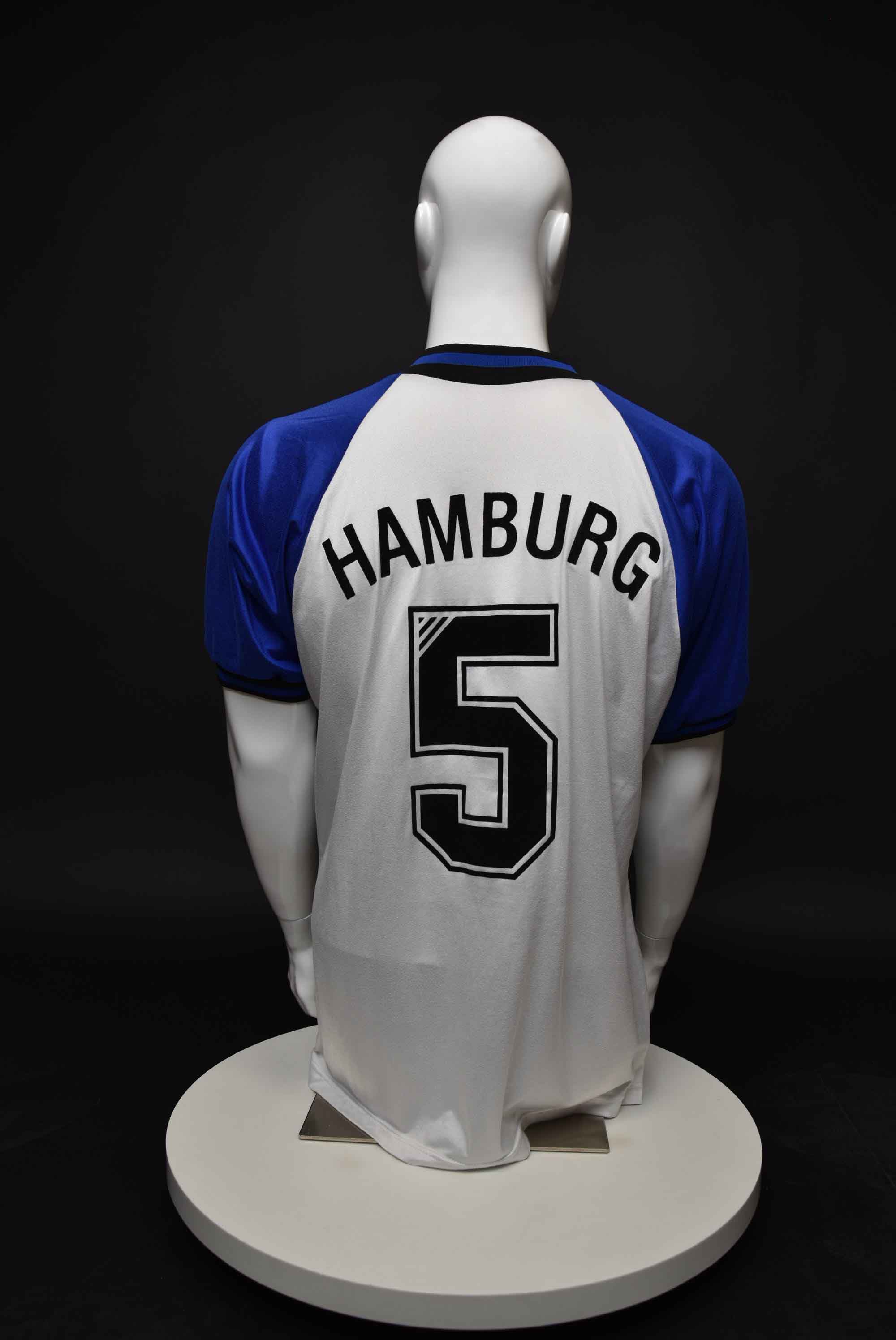 Петър Хубчев back photo