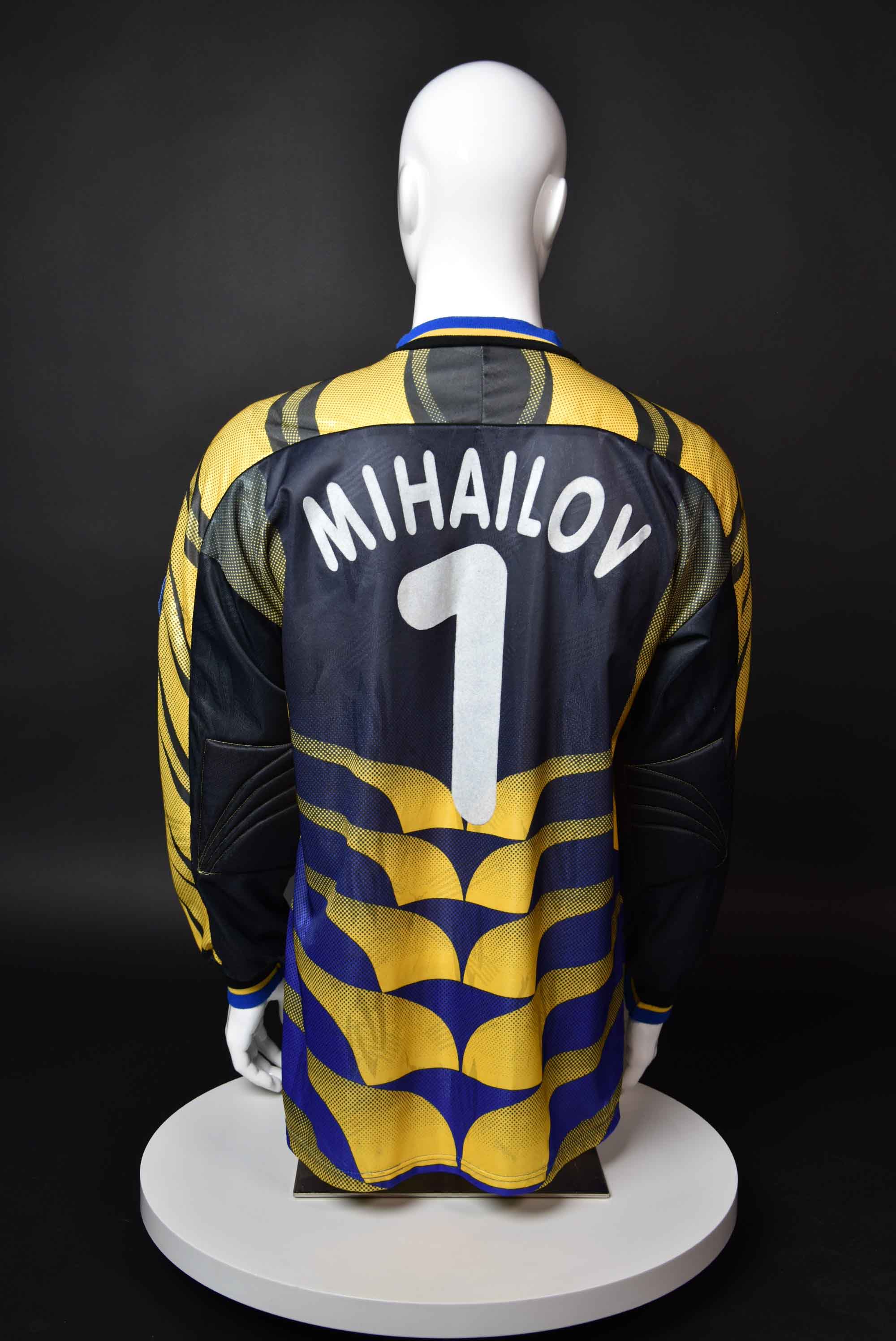 Борислав Михайлов back photo